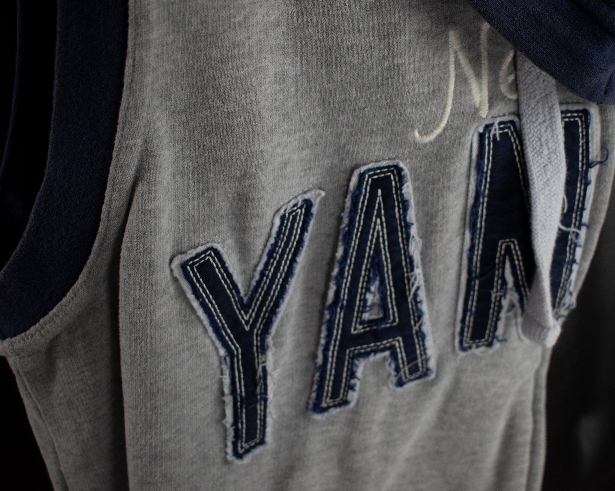 New York Yankees Cutoff Sweater Vest Blue Gray Hoodie Genuine Merchandise Large MLB