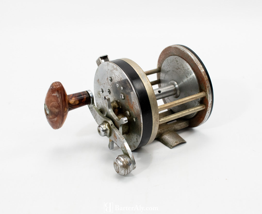 PF LUEGER CAPITOL NO-1988 USA Vintage Fish Reel Used