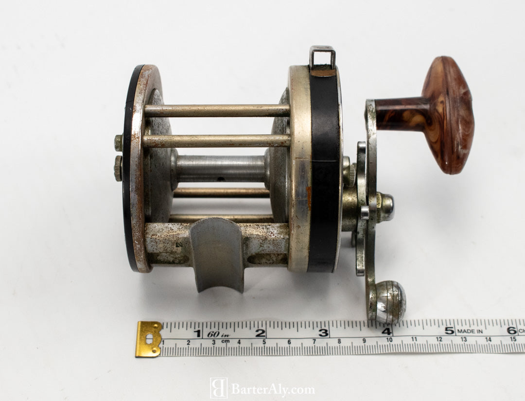 PF LUEGER CAPITOL NO-1988 USA Vintage Fish Reel Used
