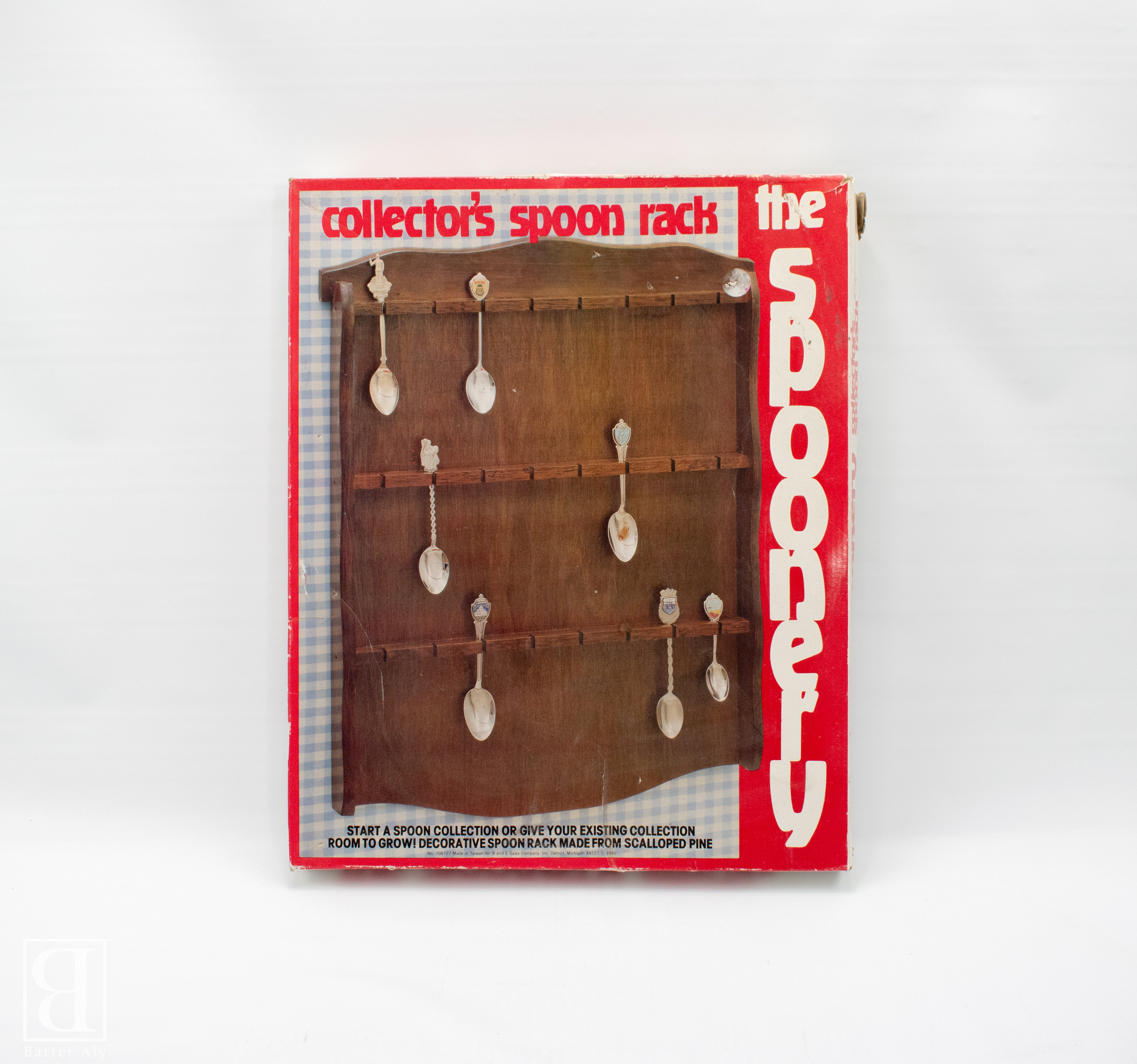 Vintage Souvenir Spoon Collectible Wood Wall Rack Display 1981 The Spoonery Used