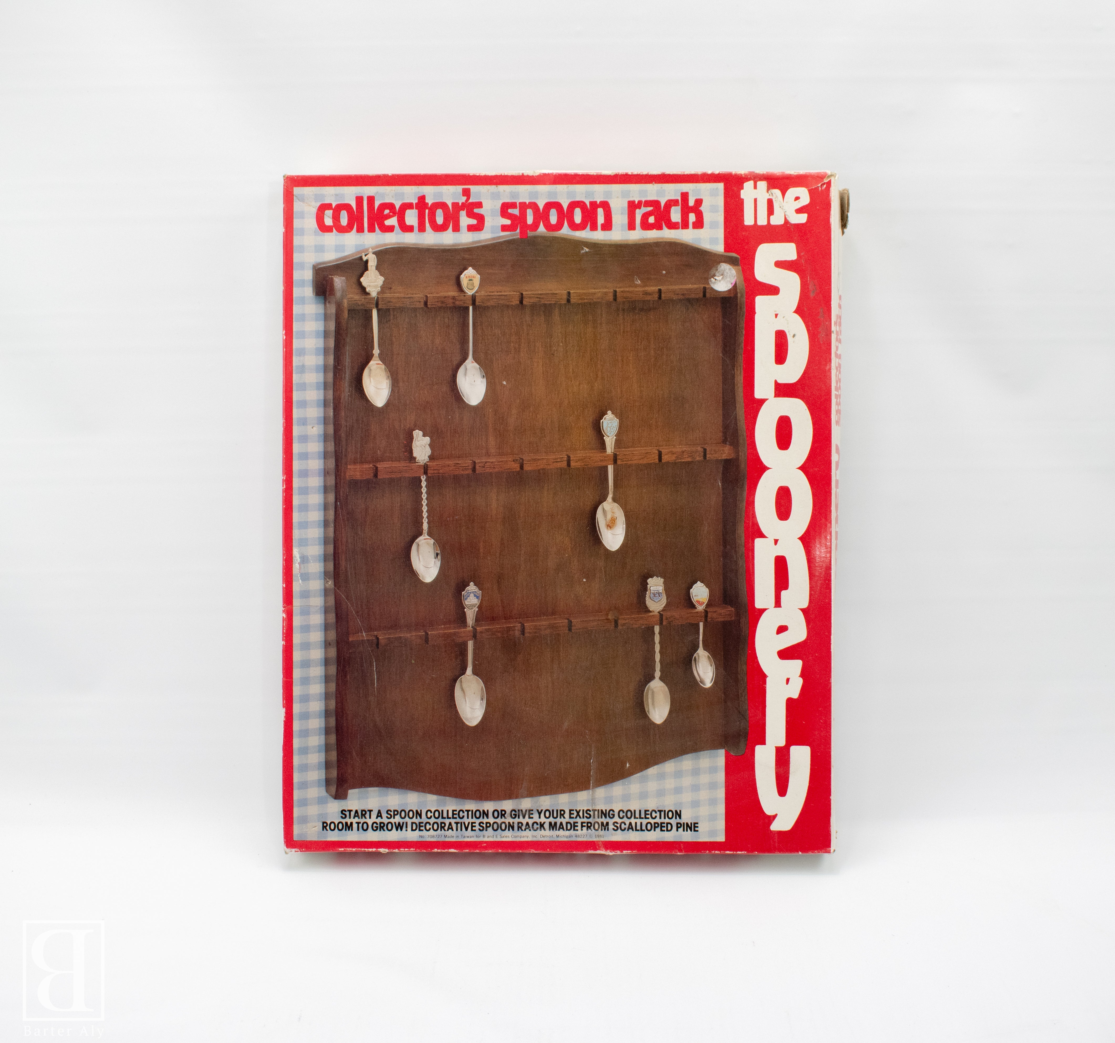 Vintage Souvenir Spoon Collectible Wood Wall Rack Display 1981 The Spoonery Used