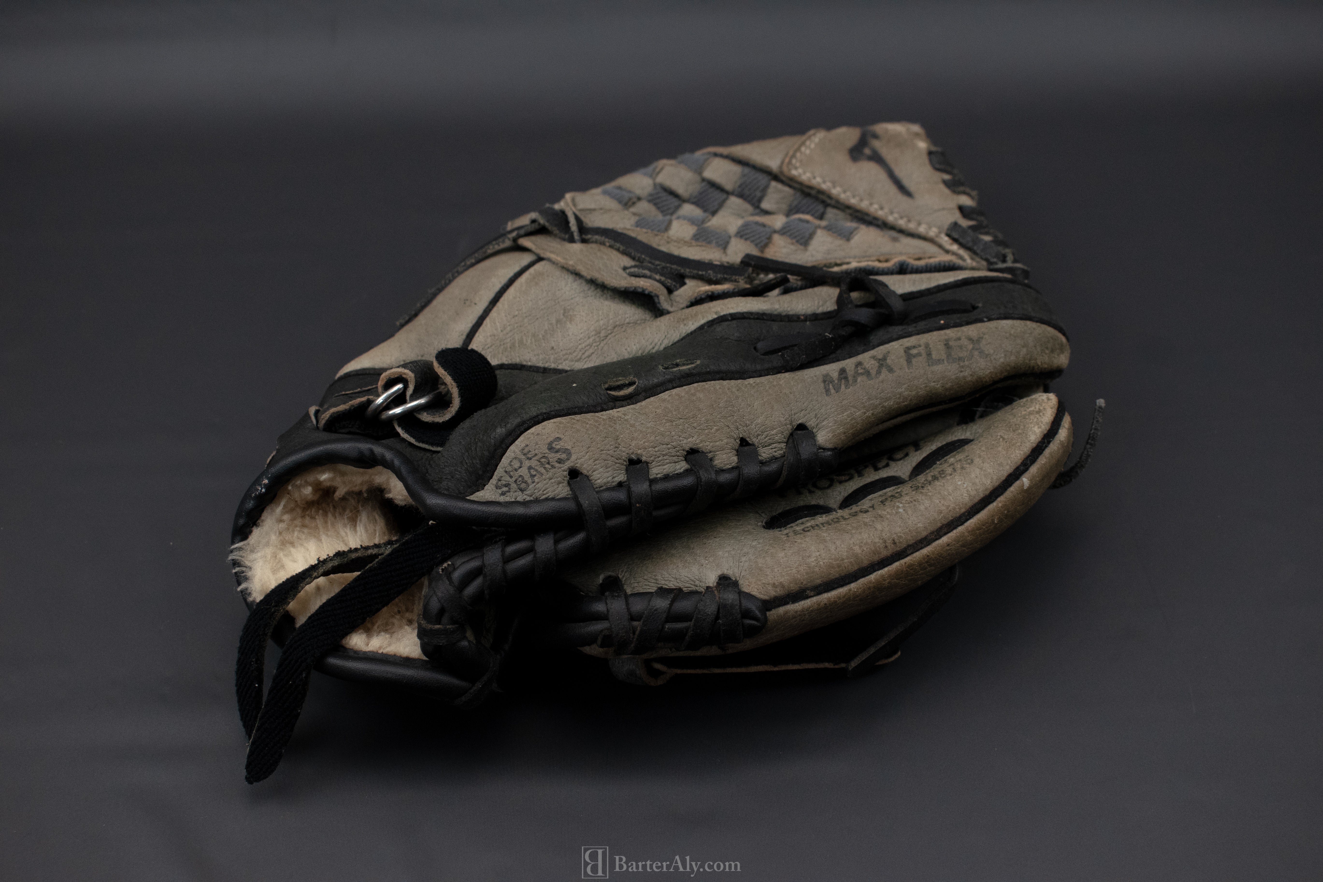 Misuno Baseball Glove 10.5in Baseball Glove Grey MMX 1050P1 Prospect
