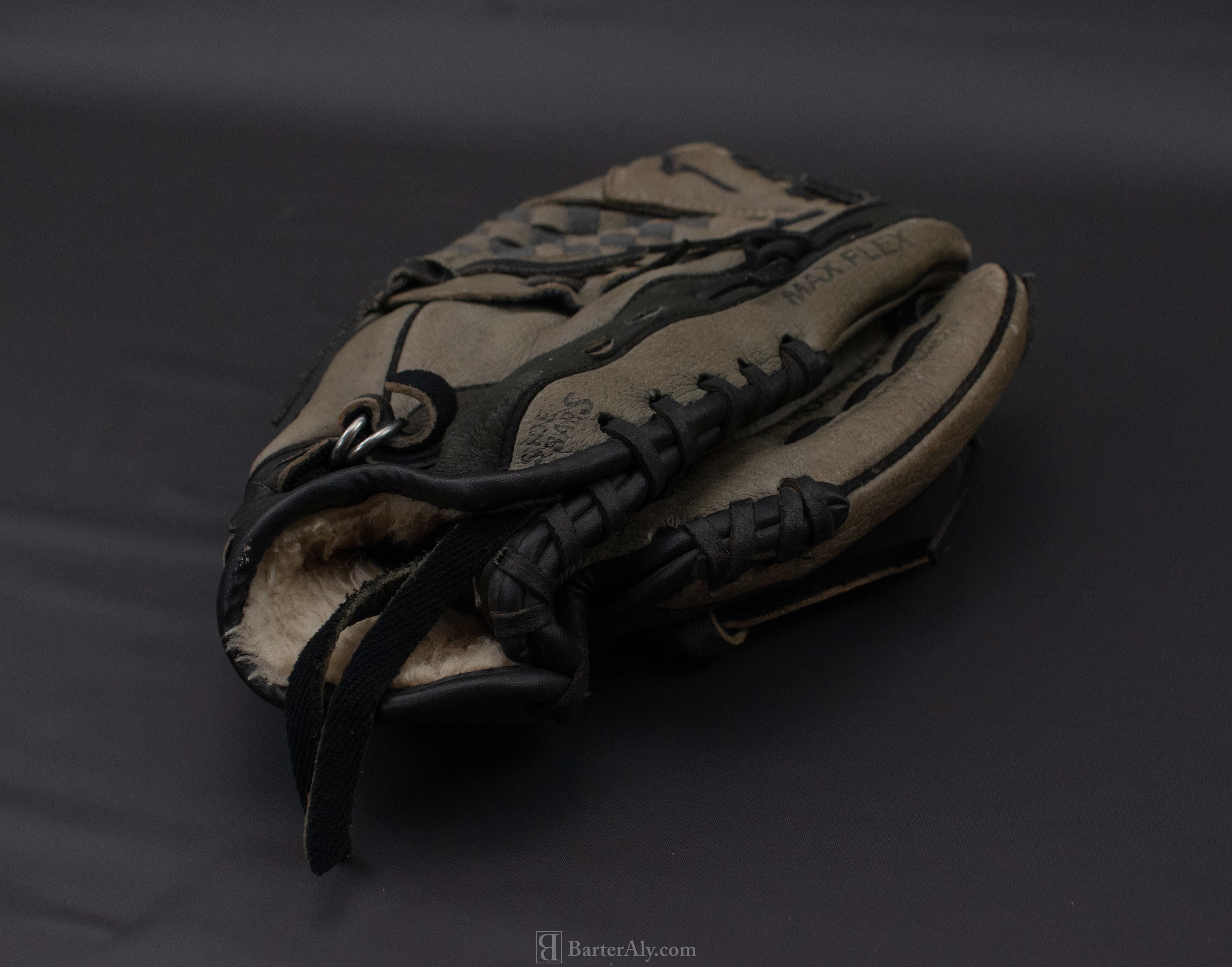 Misuno Baseball Glove 10.5in Baseball Glove Grey MMX 1050P1 Prospect