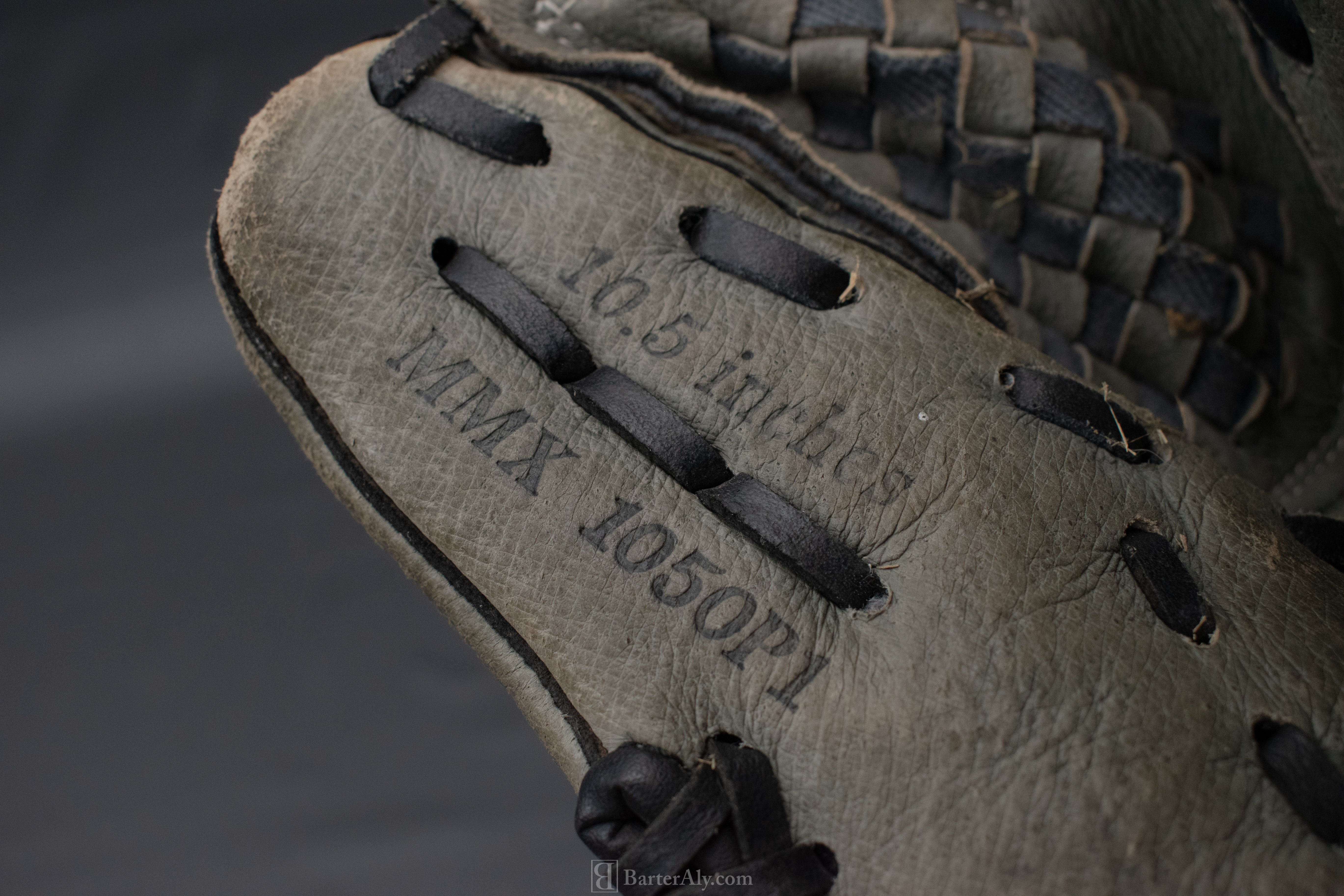Misuno Baseball Glove 10.5in Baseball Glove Grey MMX 1050P1 Prospect