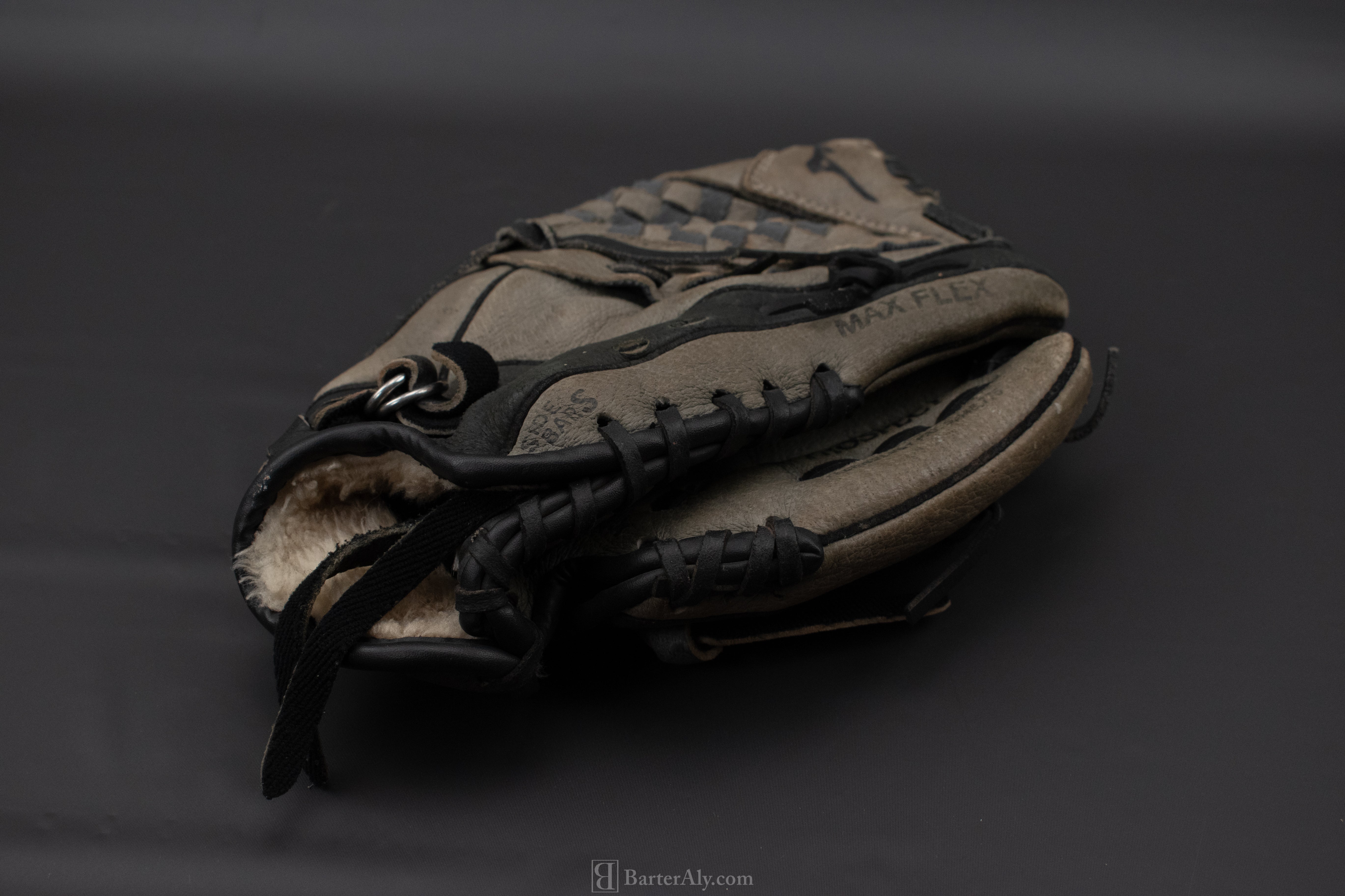 Misuno Baseball Glove 10.5in Baseball Glove Grey MMX 1050P1 Prospect