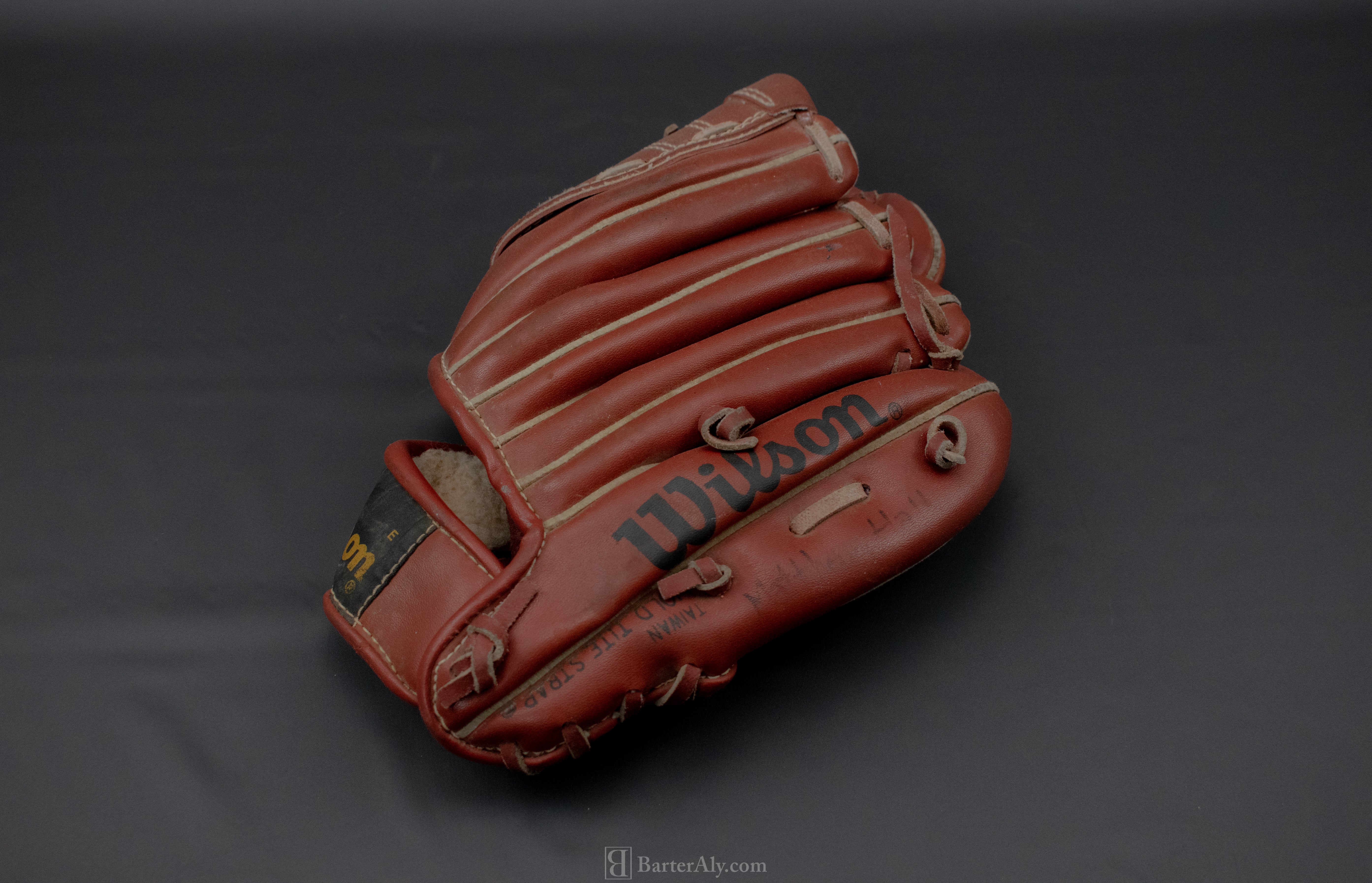 Vintage Wilson T-ball Baseball Glove Right Hand Glove 10in Brown Leather Field Master Kids