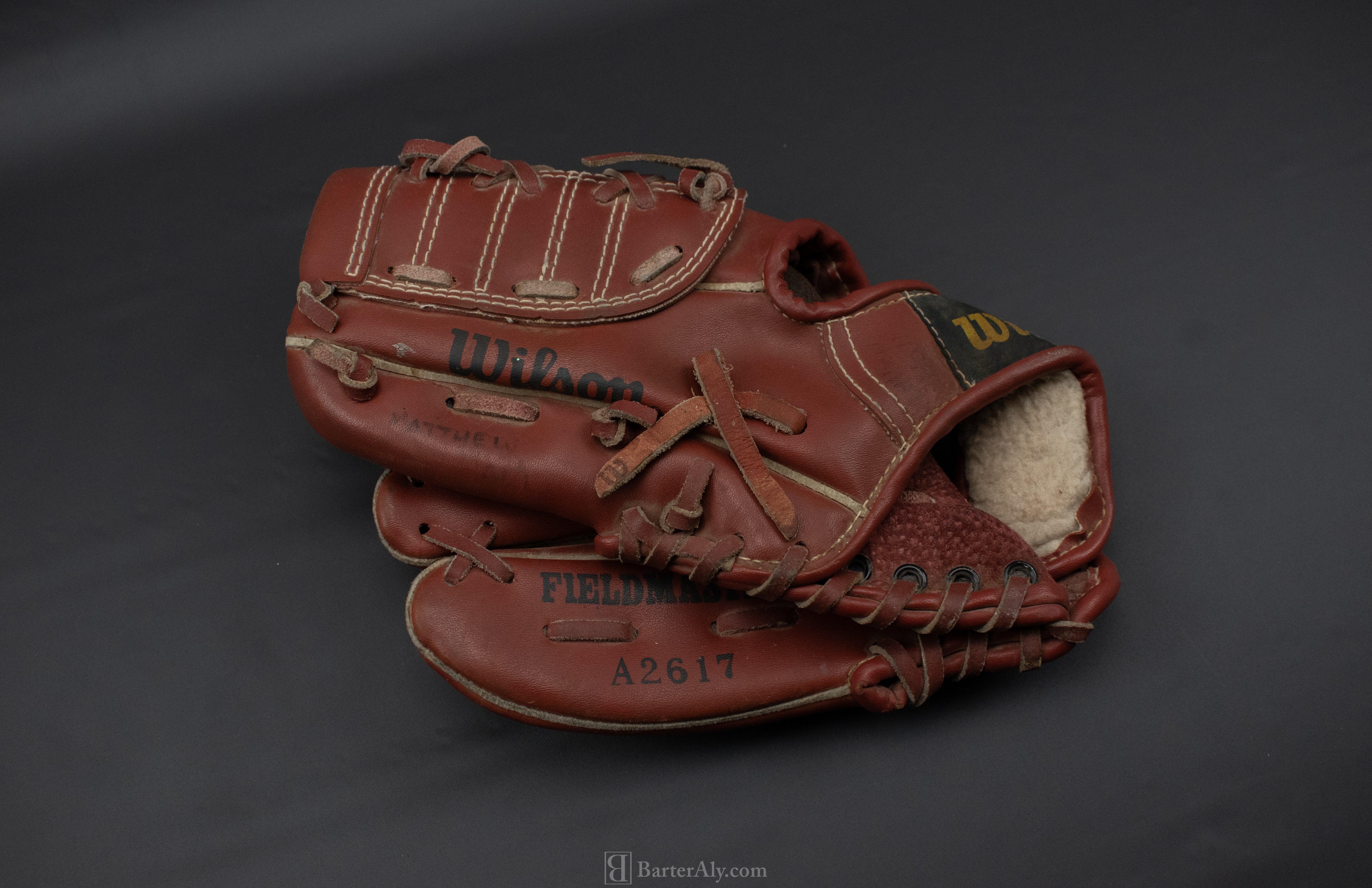 Vintage Wilson T-ball Baseball Glove Right Hand Glove 10in Brown Leather Field Master Kids