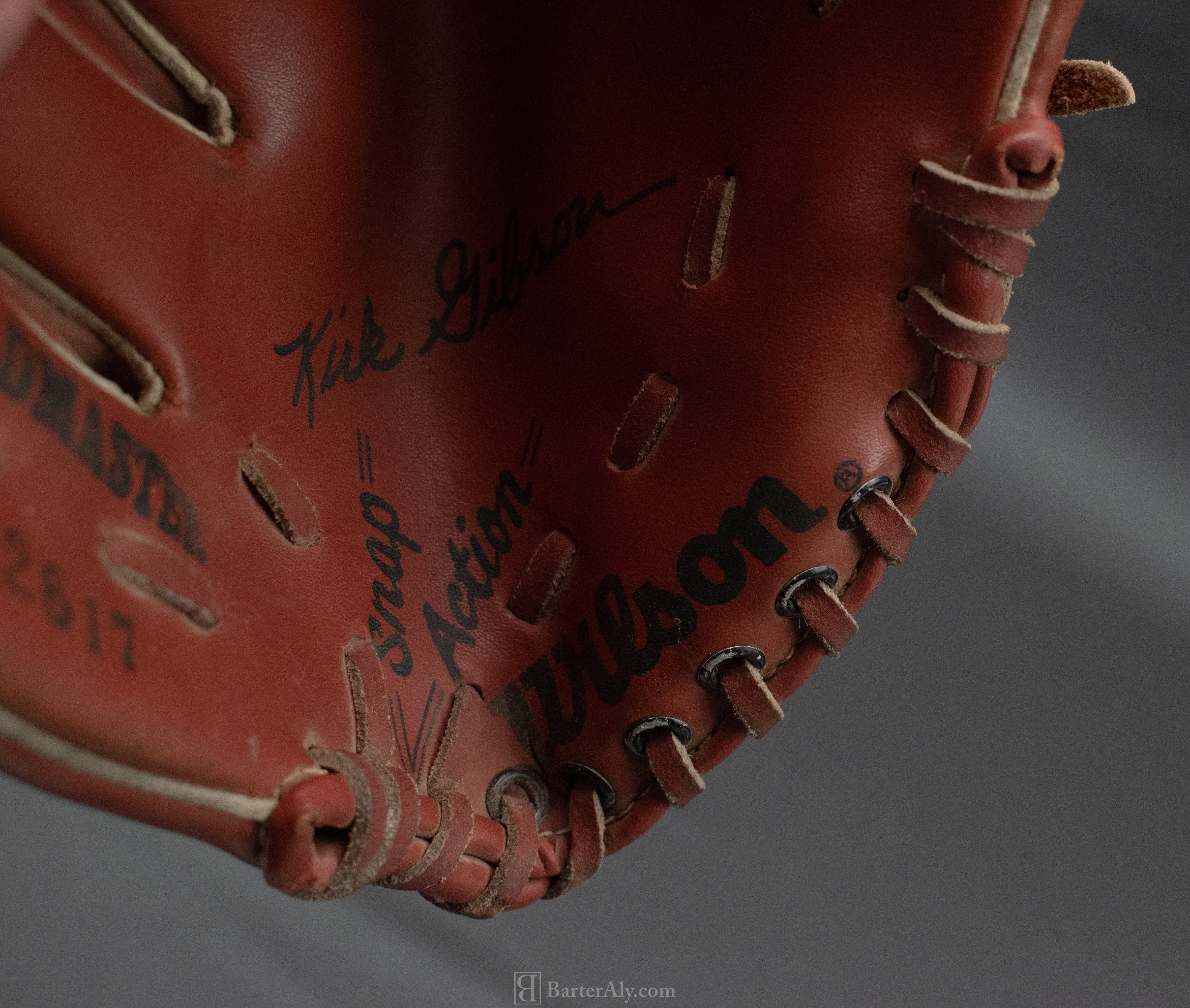 Vintage Wilson T-ball Baseball Glove Right Hand Glove 10in Brown Leather Field Master Kids