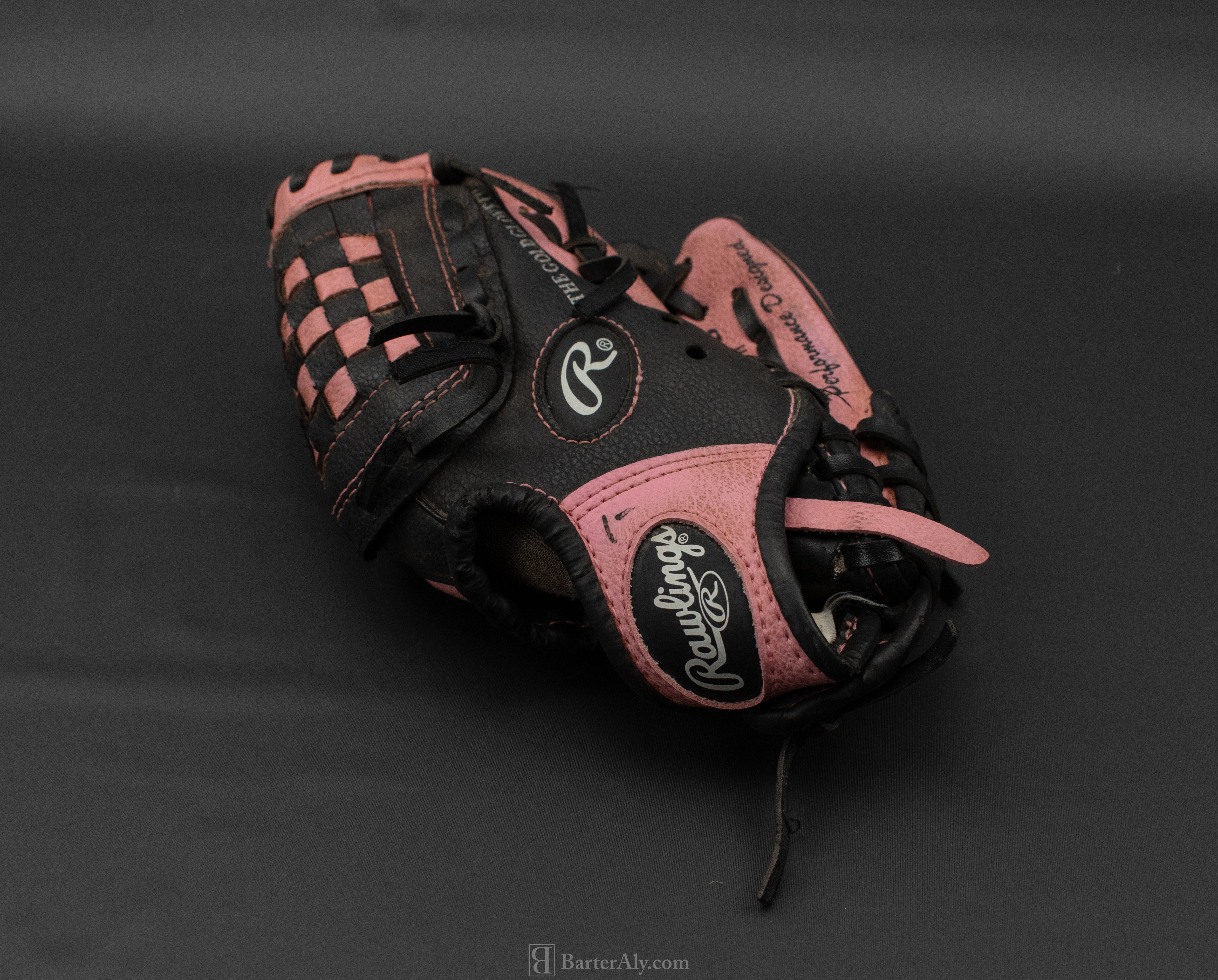 Rawlings Baseball Glove Right Hand Girls T-Ball Glove 9in Pink PL90PB Used