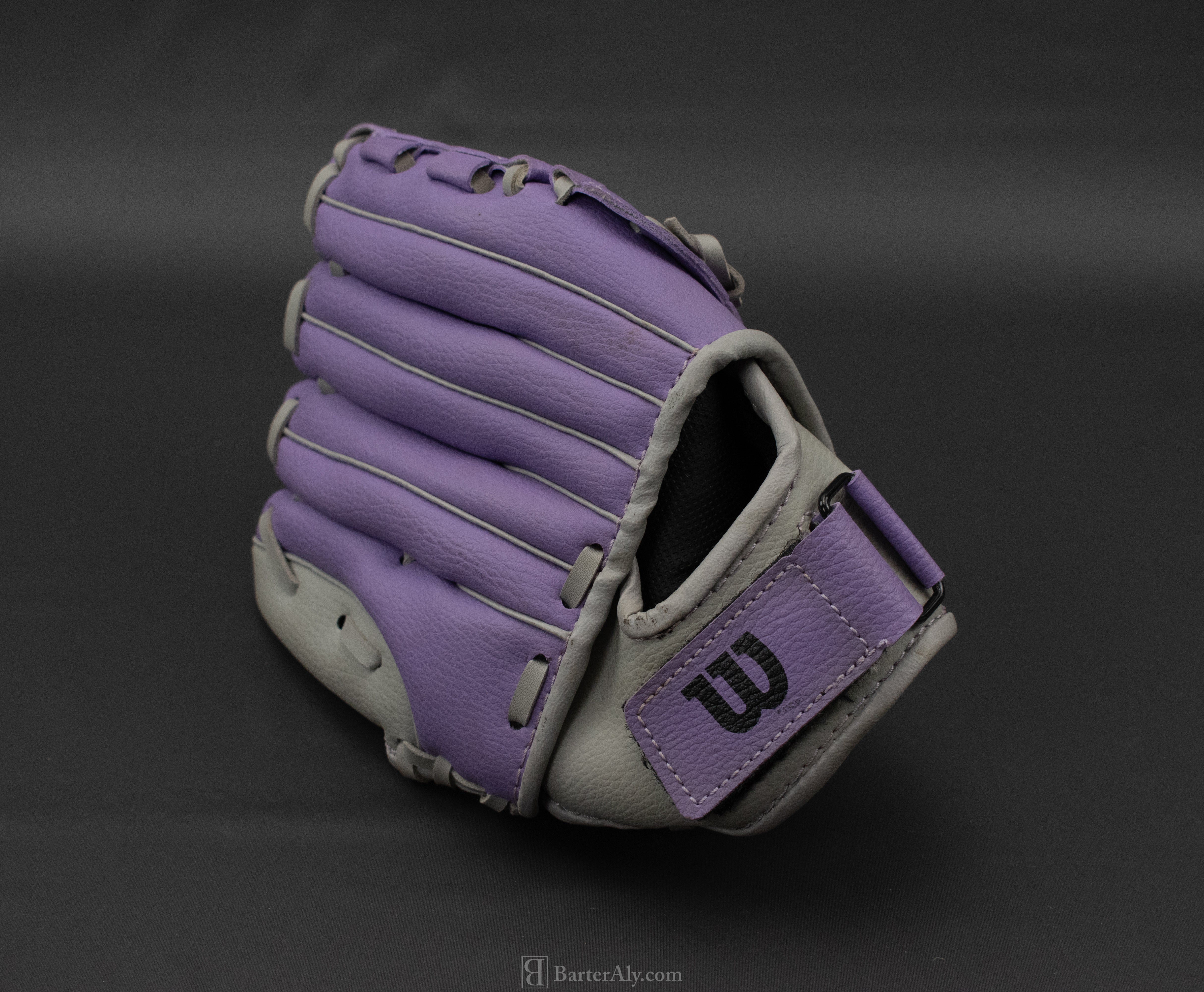 Wilson Baseball Glove T-Ball Right Hand Purple Girls Glove CAT Osterman 9in