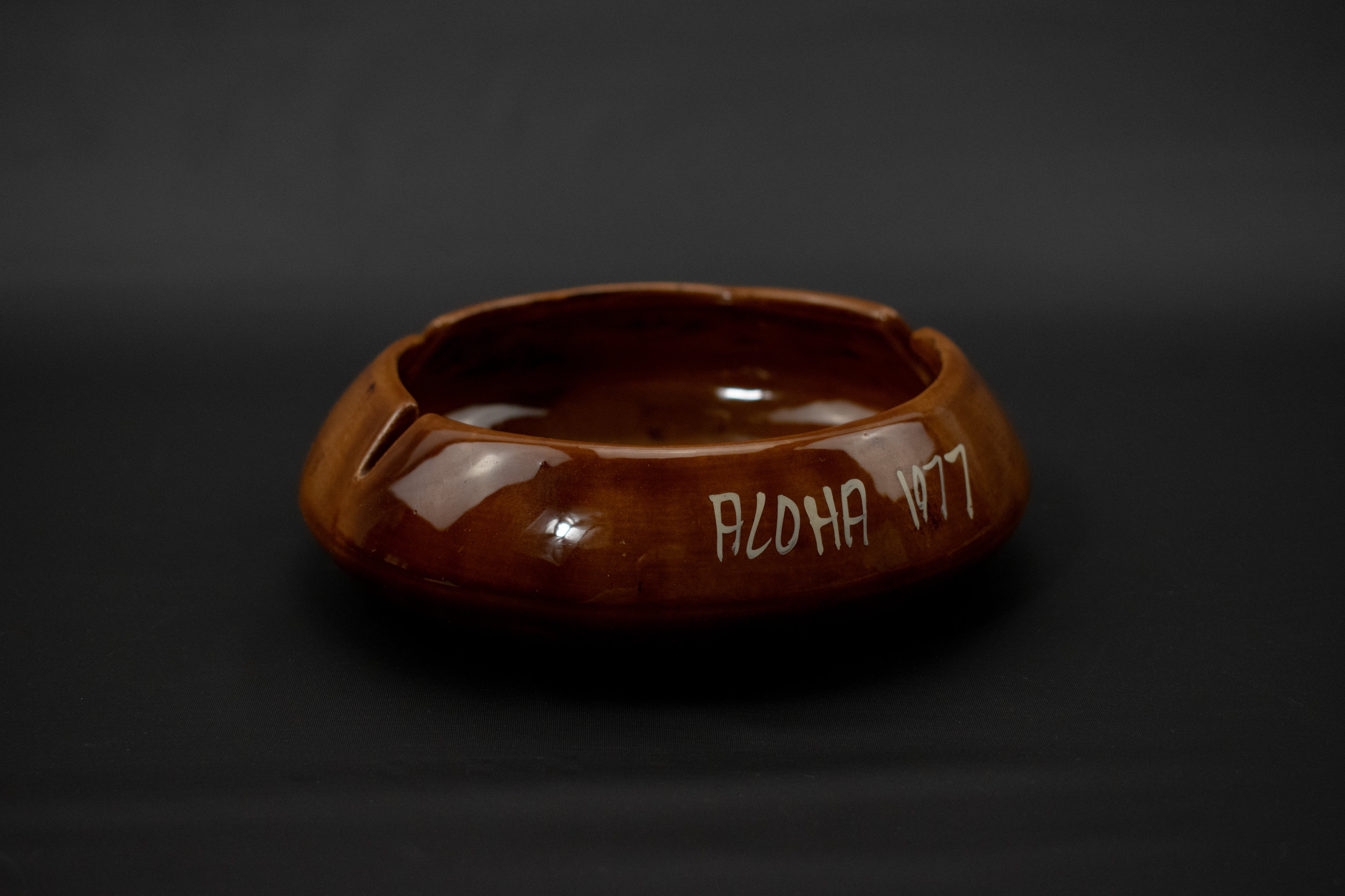 Hawaii Souvenir Aloha 1977 Vintage Ashtray Brown Bowl Used