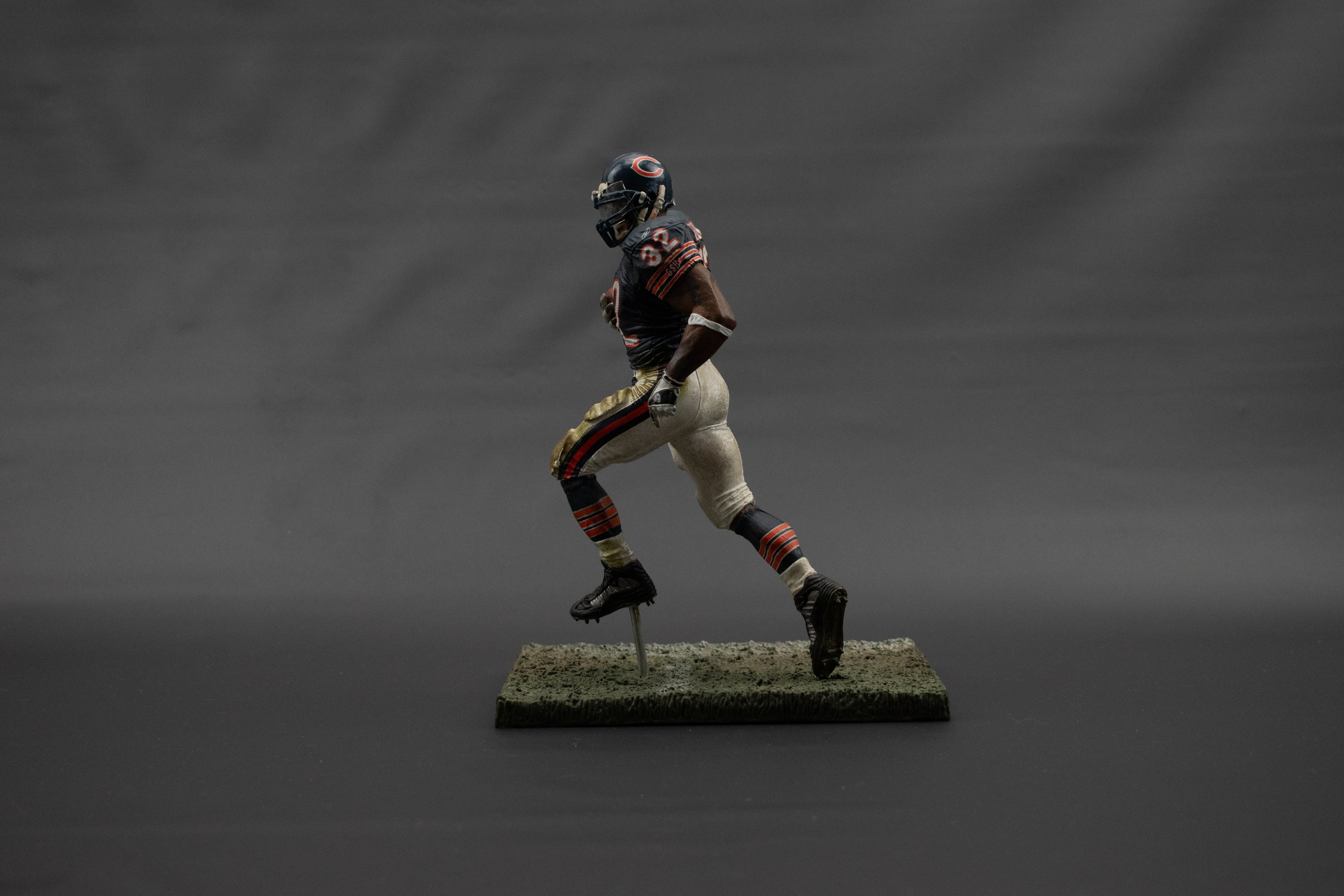 Chicago Bears Cedric Benson #32 McFarlane Figure 2007 NFL SERIES 15