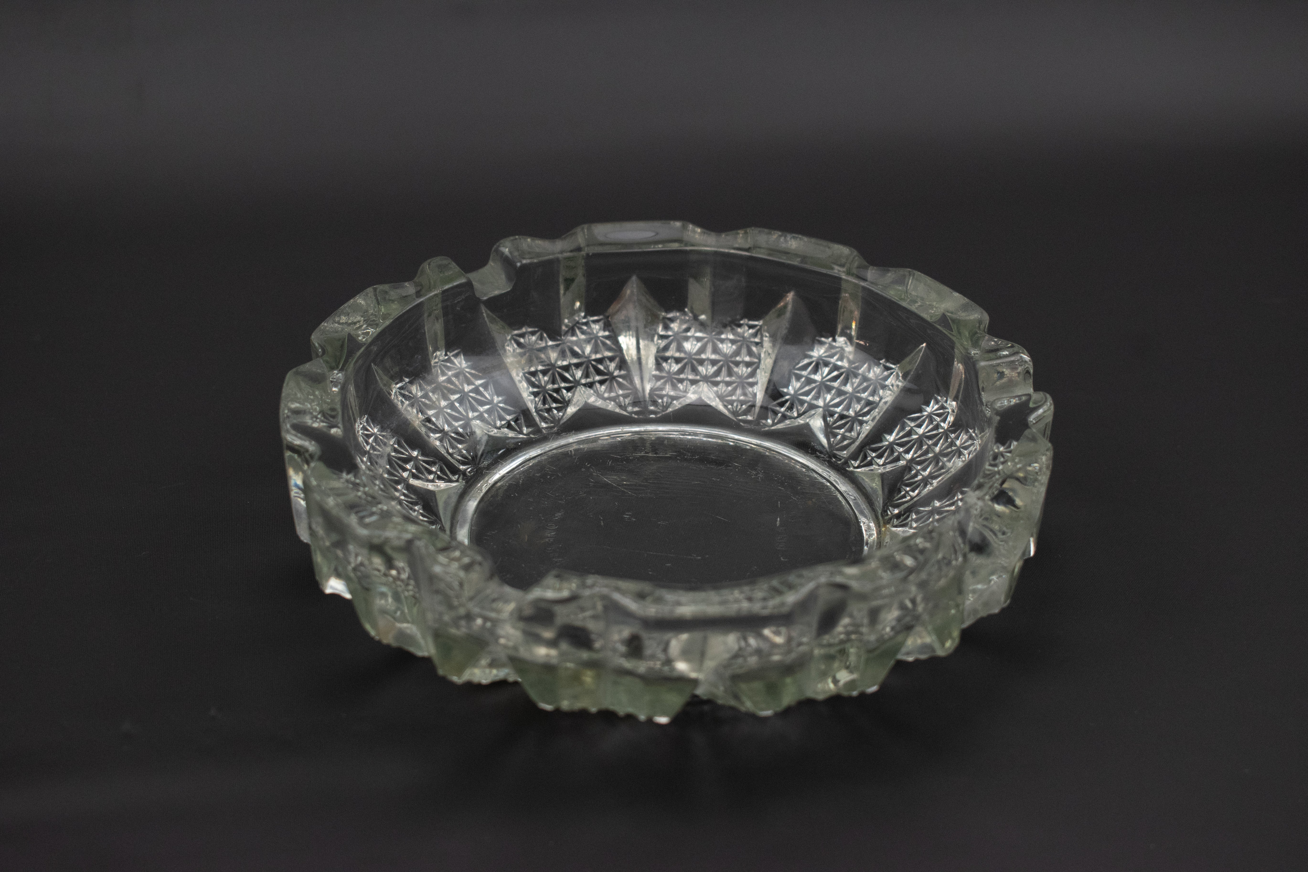 Clear Ashtray 6 inch Glass Circle Vintage Bar Table Ash Bowl