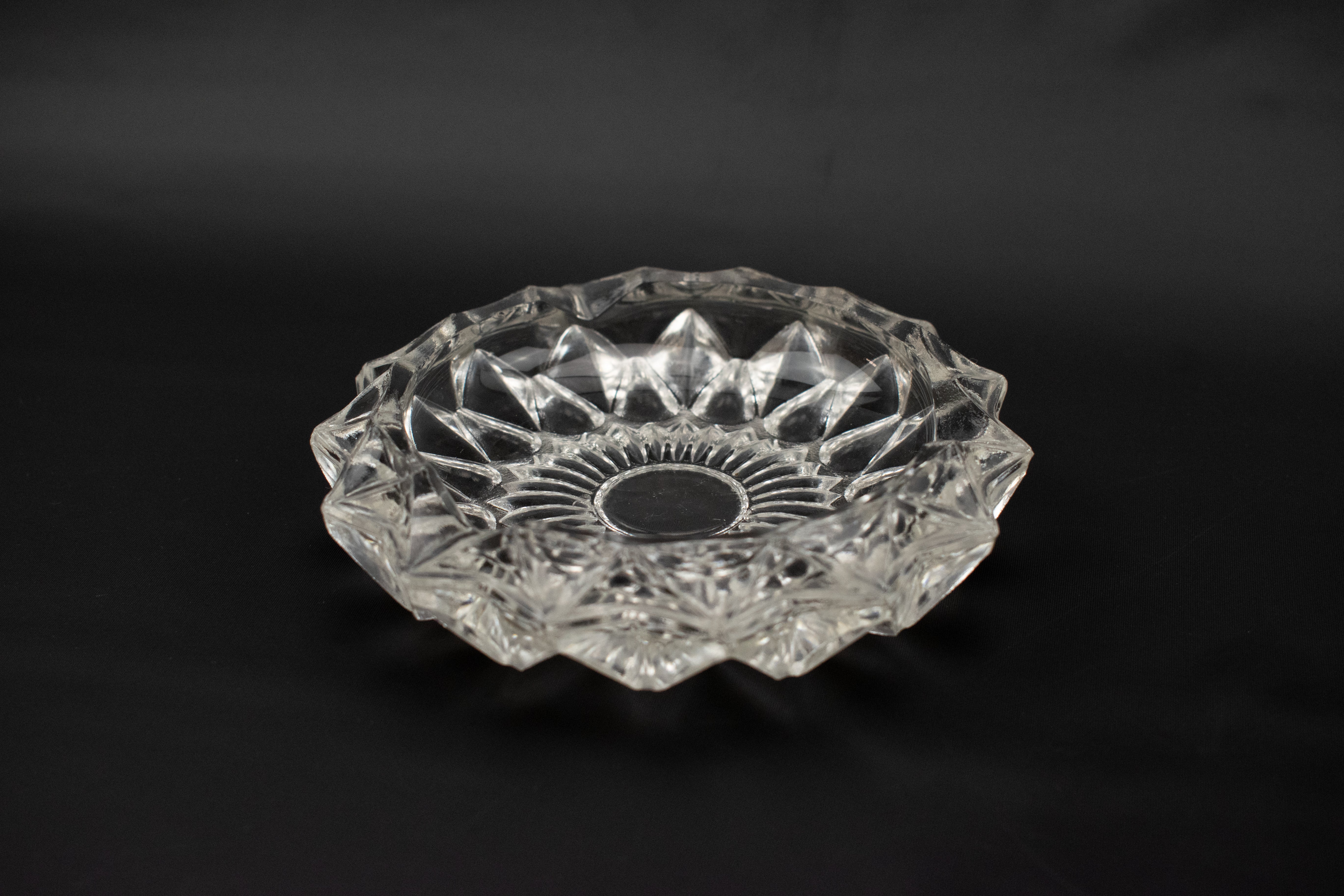 Vintage Large Ashtray Bowl Used Clear Glass Crystal Designed 7 inch