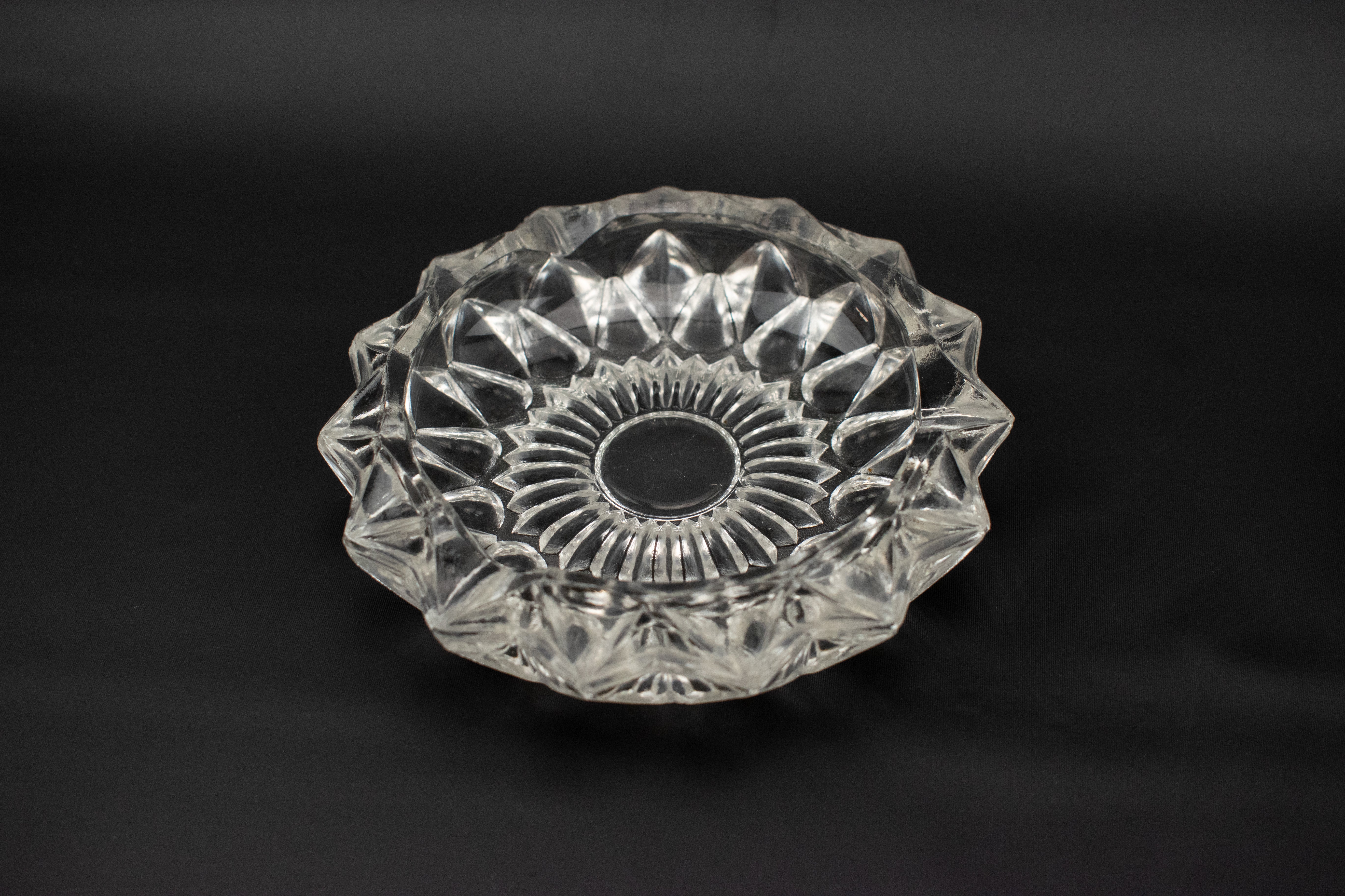 Vintage Large Ashtray Bowl Used Clear Glass Crystal Designed 7 inch