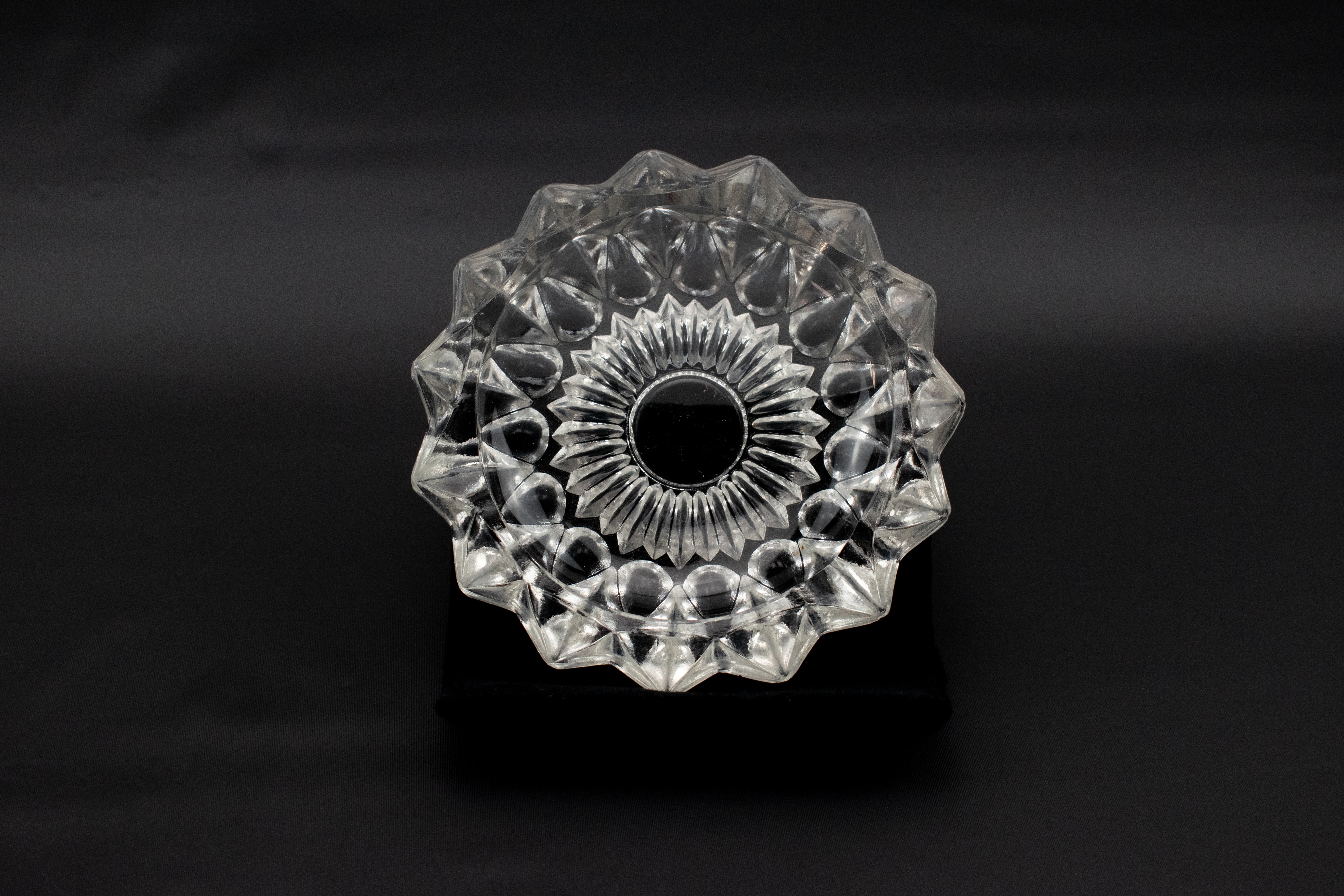 Vintage Large Ashtray Bowl Used Clear Glass Crystal Designed 7 inch