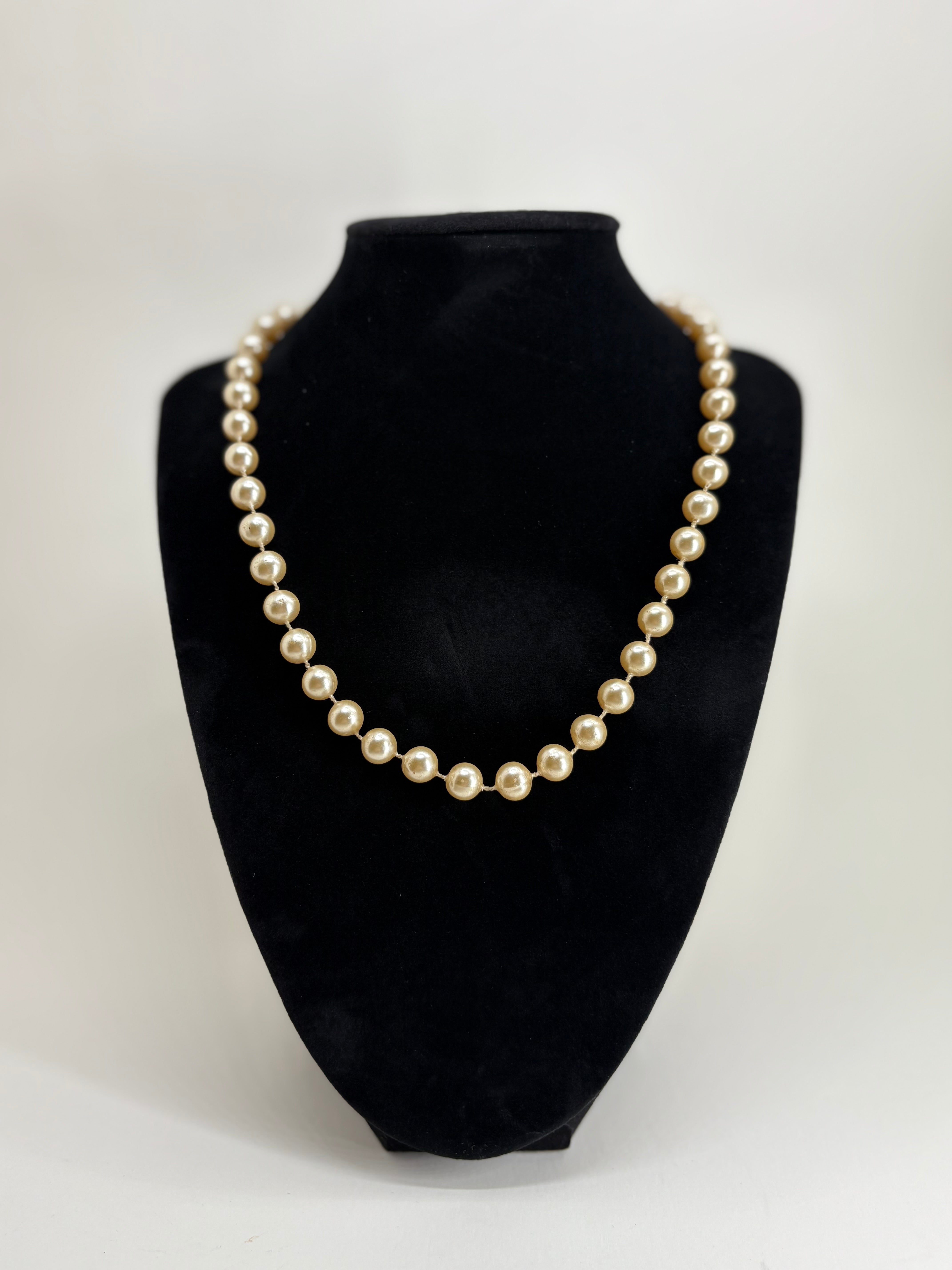 Vintage Faux Pearl Necklace 8.5"