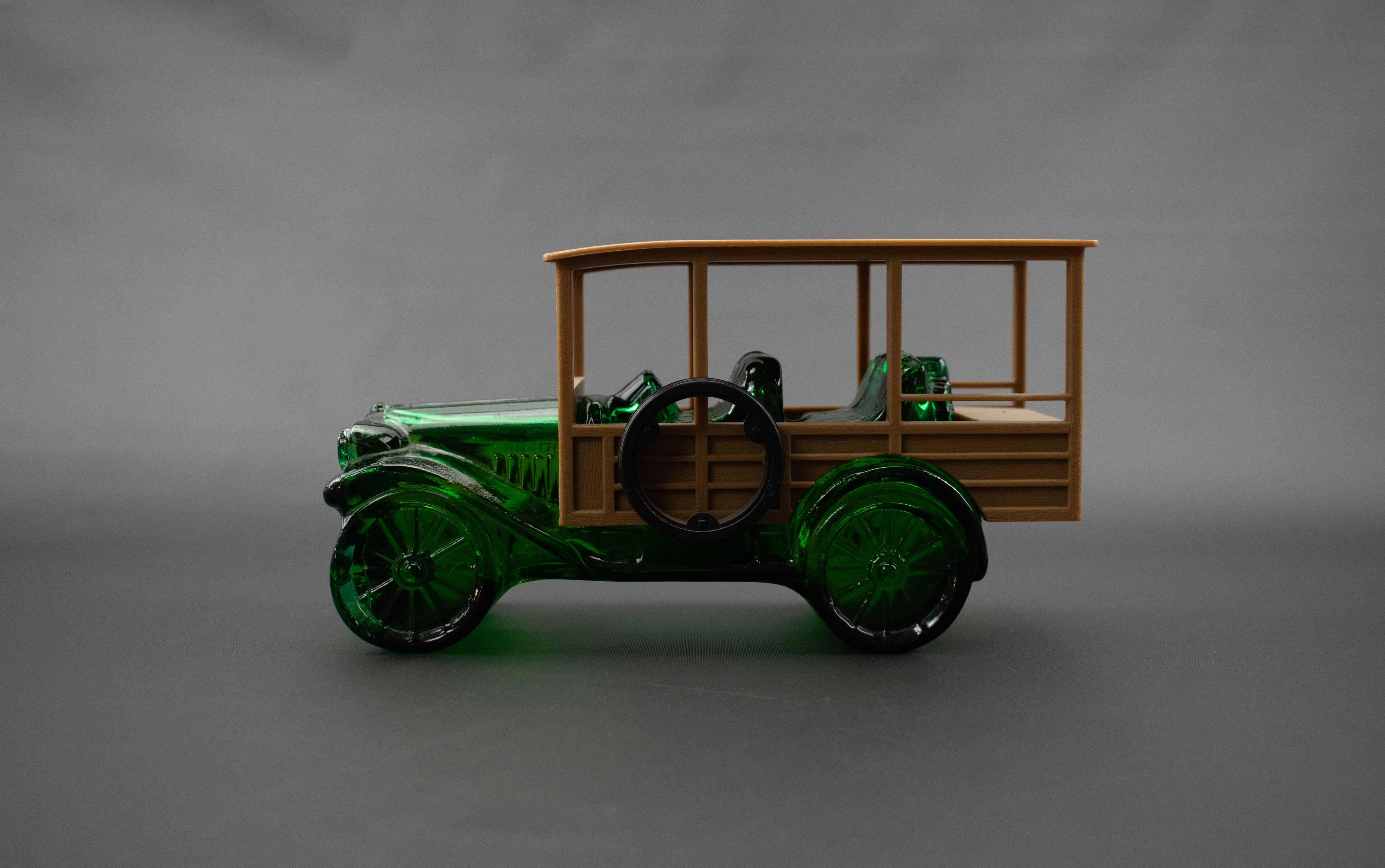 Avon Green glass Bottle Tai Winds 6.FL OZ Vintage Car Filled DAMAGED