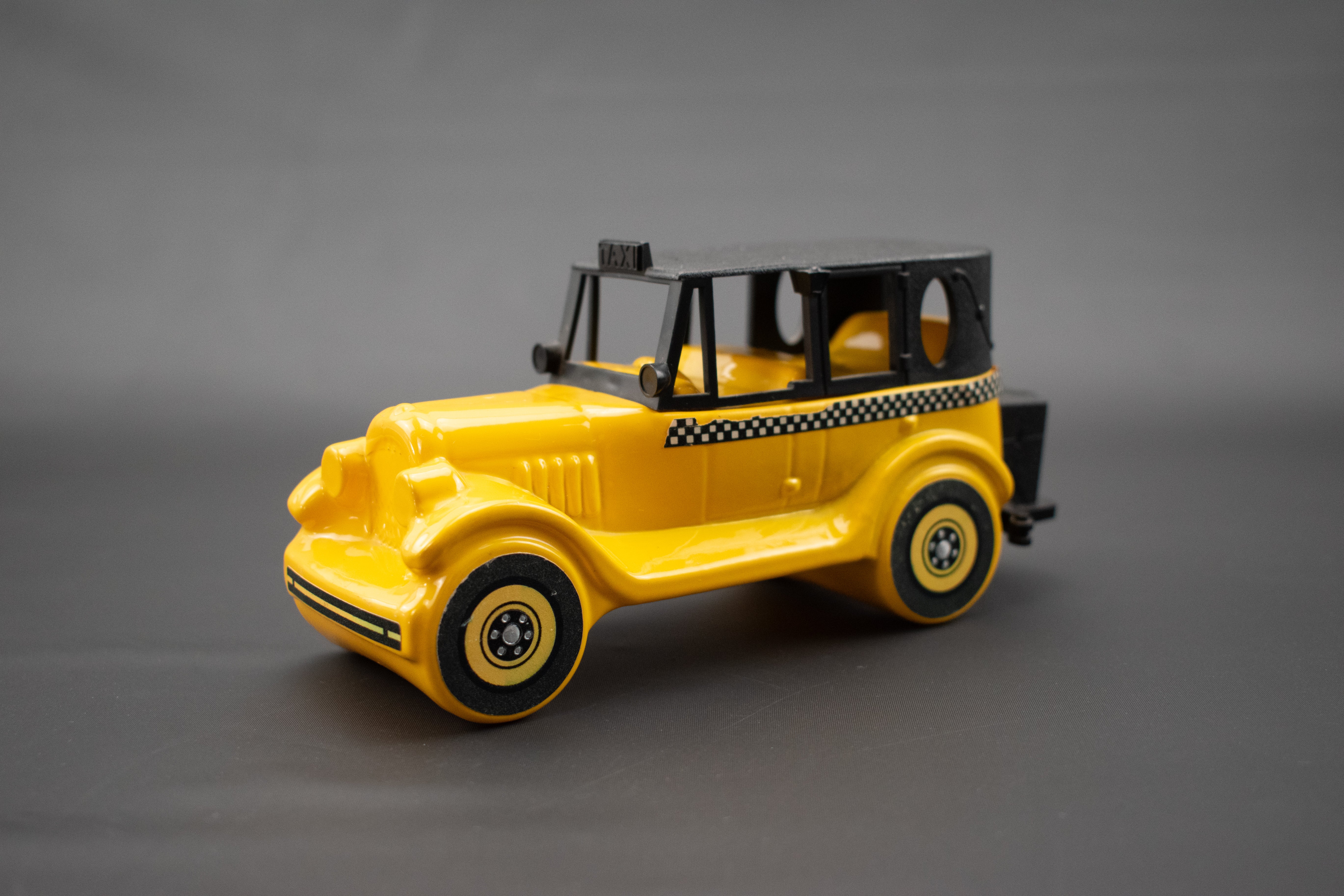 Avon 1926 Yellow Checker Cab Everest After Shave 5.FL OZ 41327 New York used