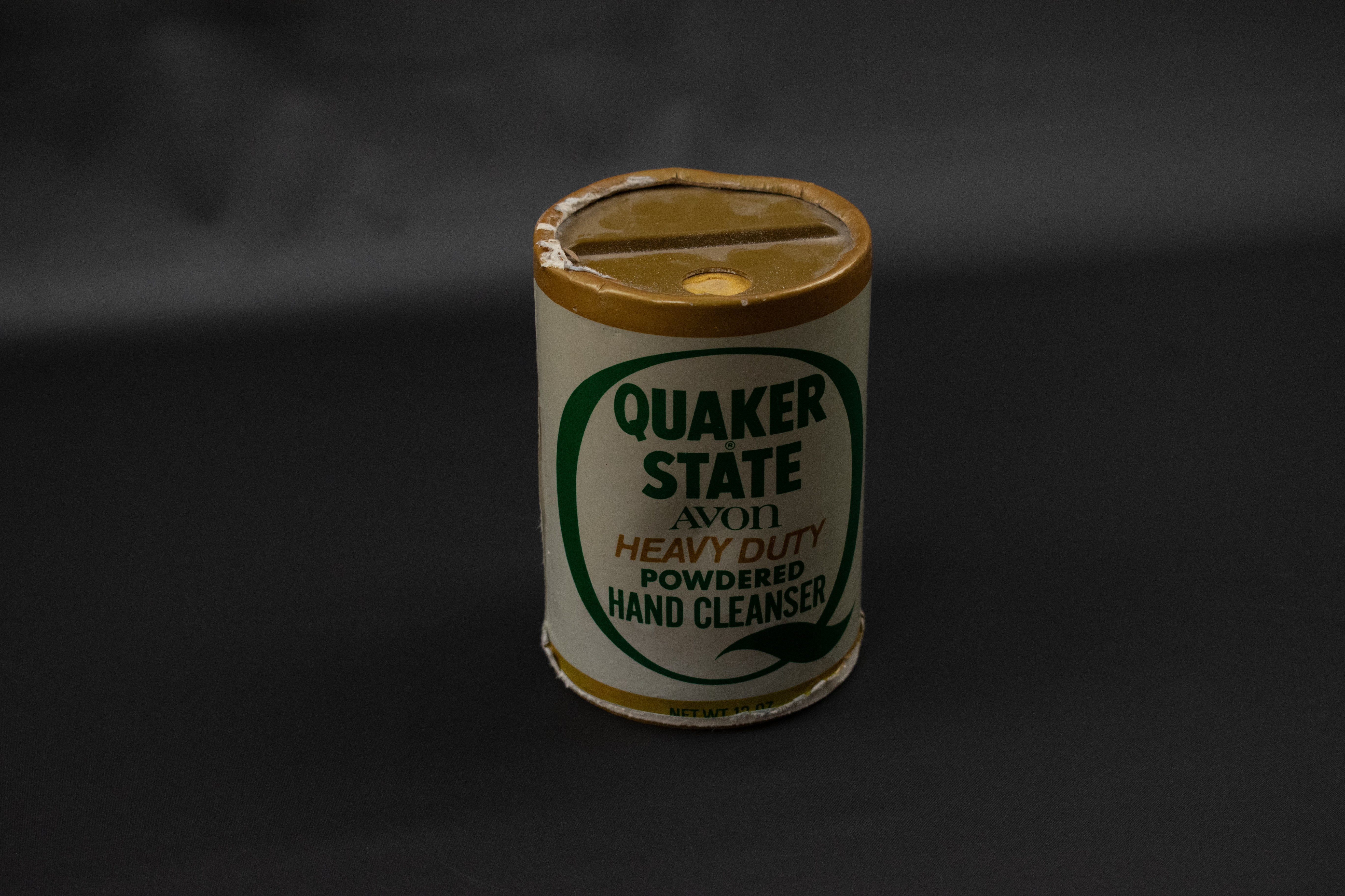 Quaker State Avon Heavy Duty powdered Hand cleanser 12 Oz. USED