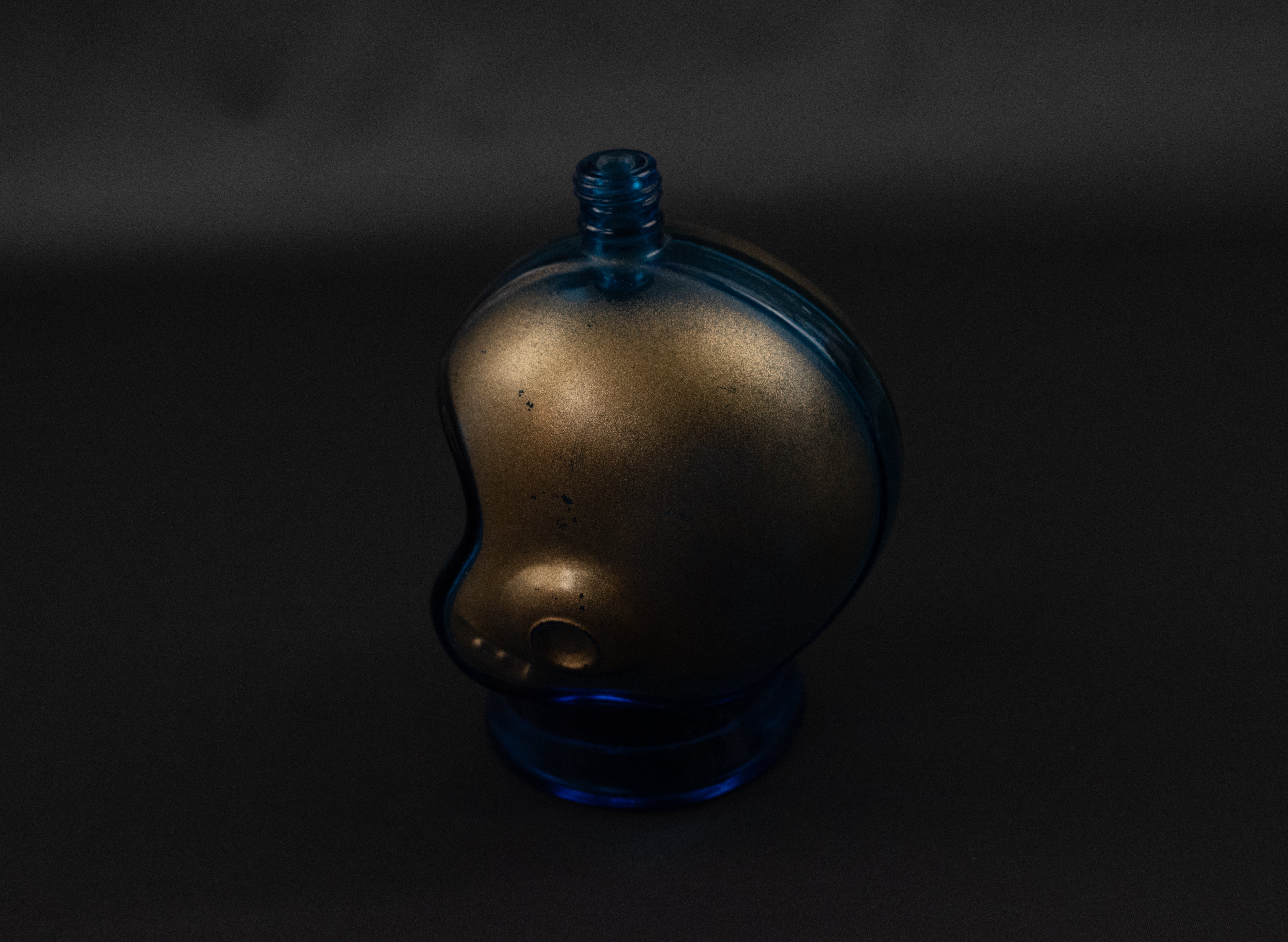 VINTAGE AVON FOOTBALL HELMET AFTERSHAVE BOTTLE Wild Country, 6 FL. OZ.