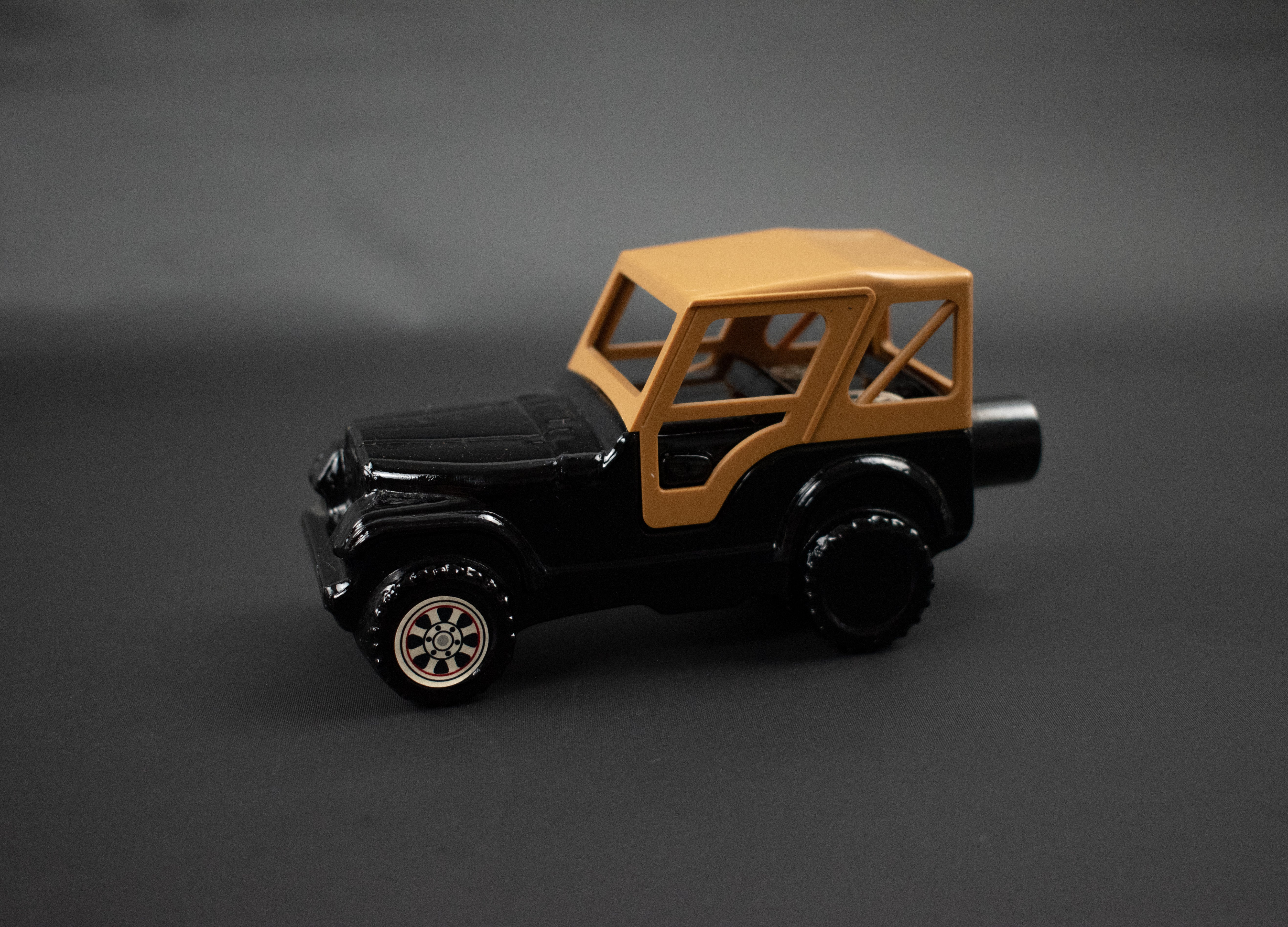 Avon Jeep Renegade Decanter Trazarra Cologne Black Jeep Filled used