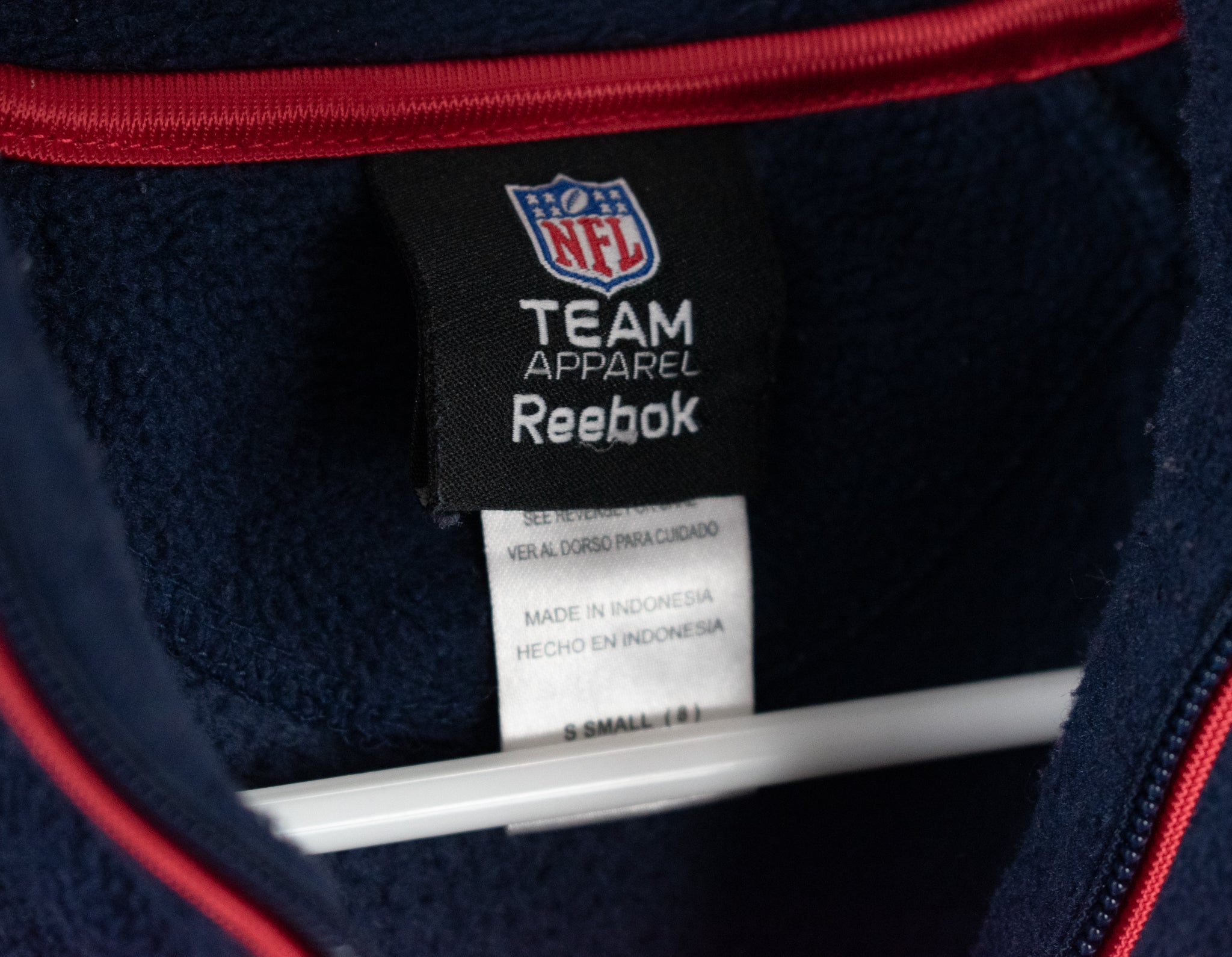 New England Patriots Team Apparel Reebok Pullover Sweater Kids Size 8 Small Blue