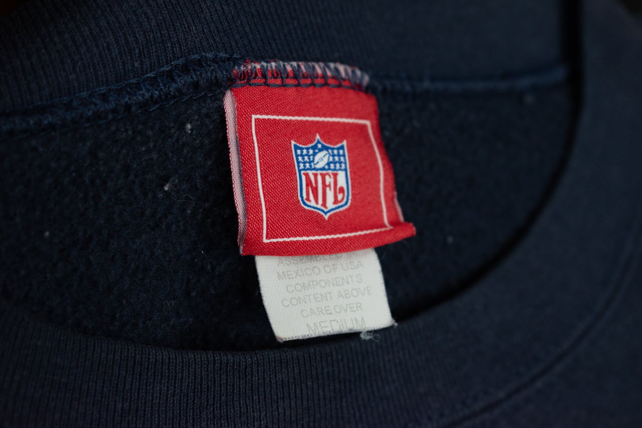 New England Patriots Mens Sweater Medium Used Pullover NFL Football Authentic Blue Adult