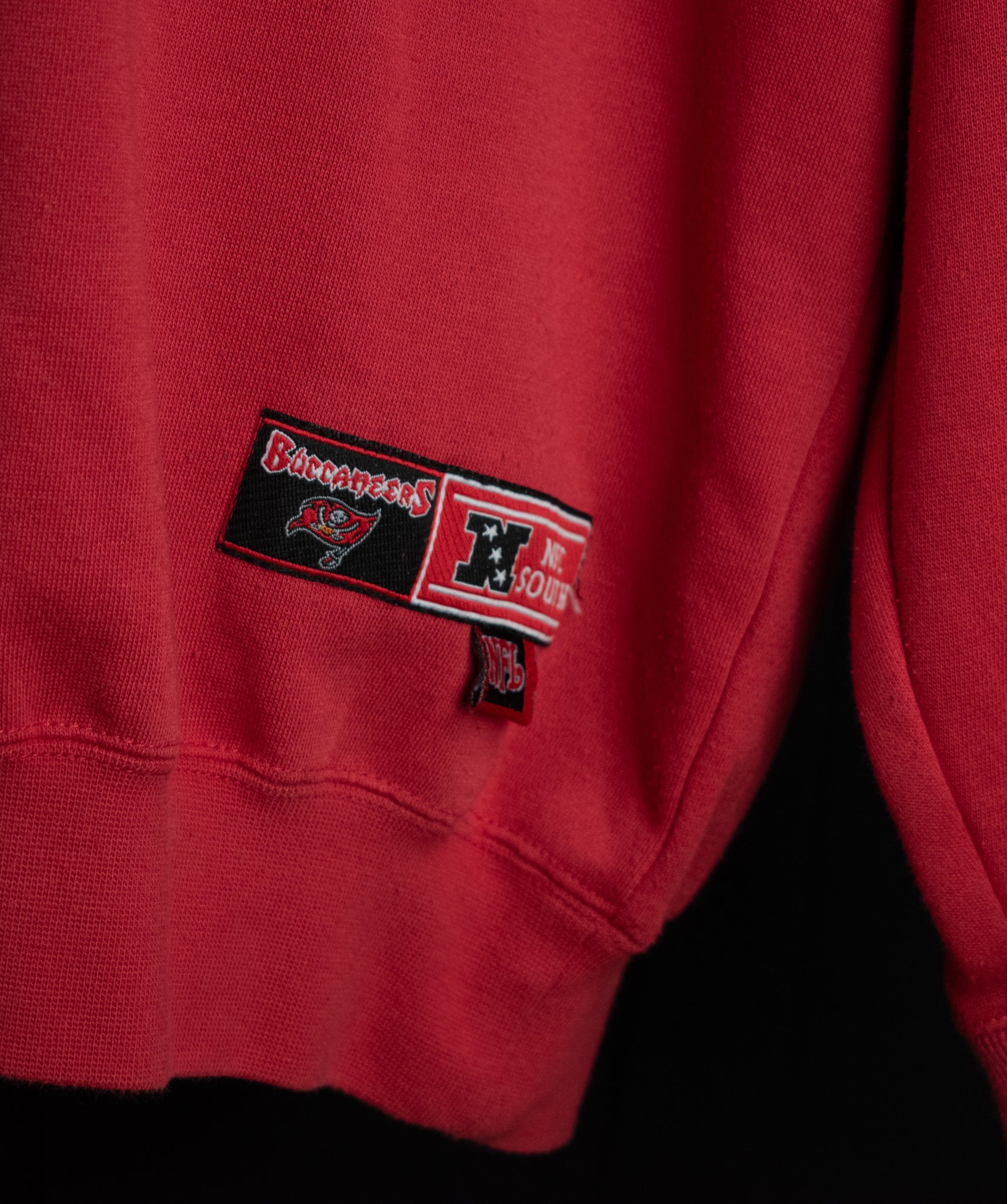 Tampa Bay Buccaneers Mens Sweatshirt XL Pull Over NFL Football Authentic NFL Red Vintage