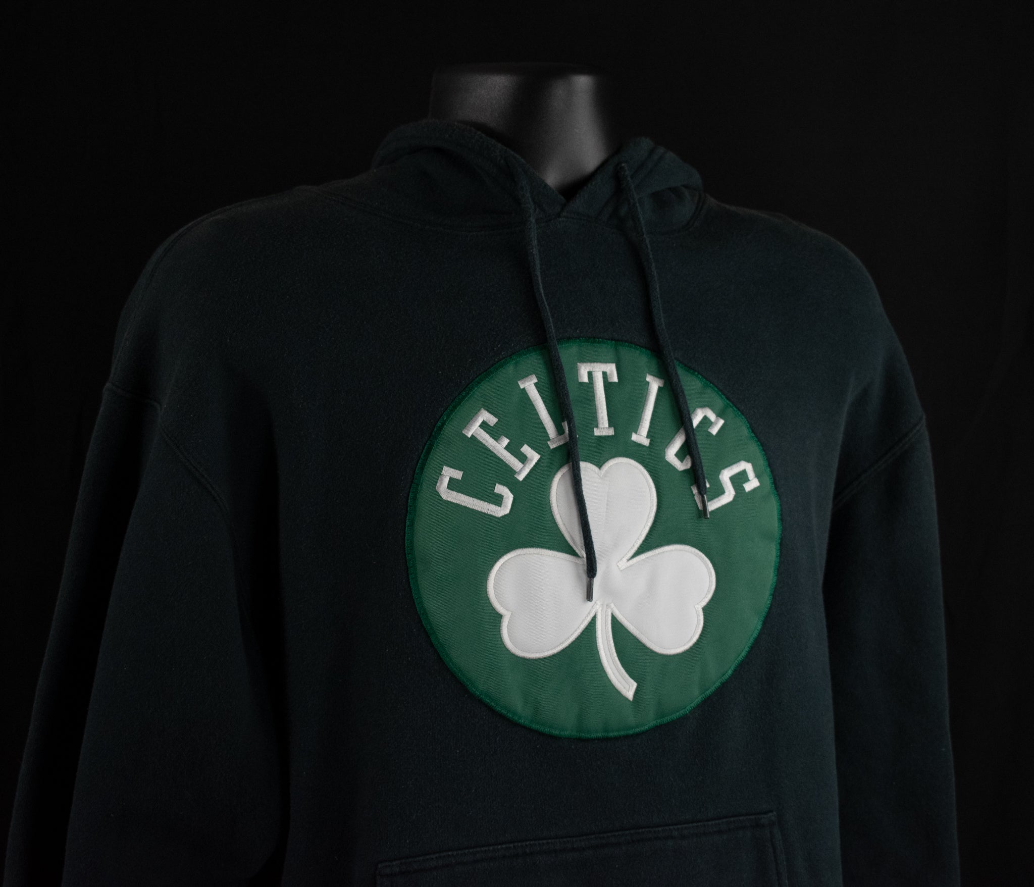 Boston Celtics NBA Basketball X-Large Sweatshirt Faded Shoulder Adult Hoodie Pullover Black