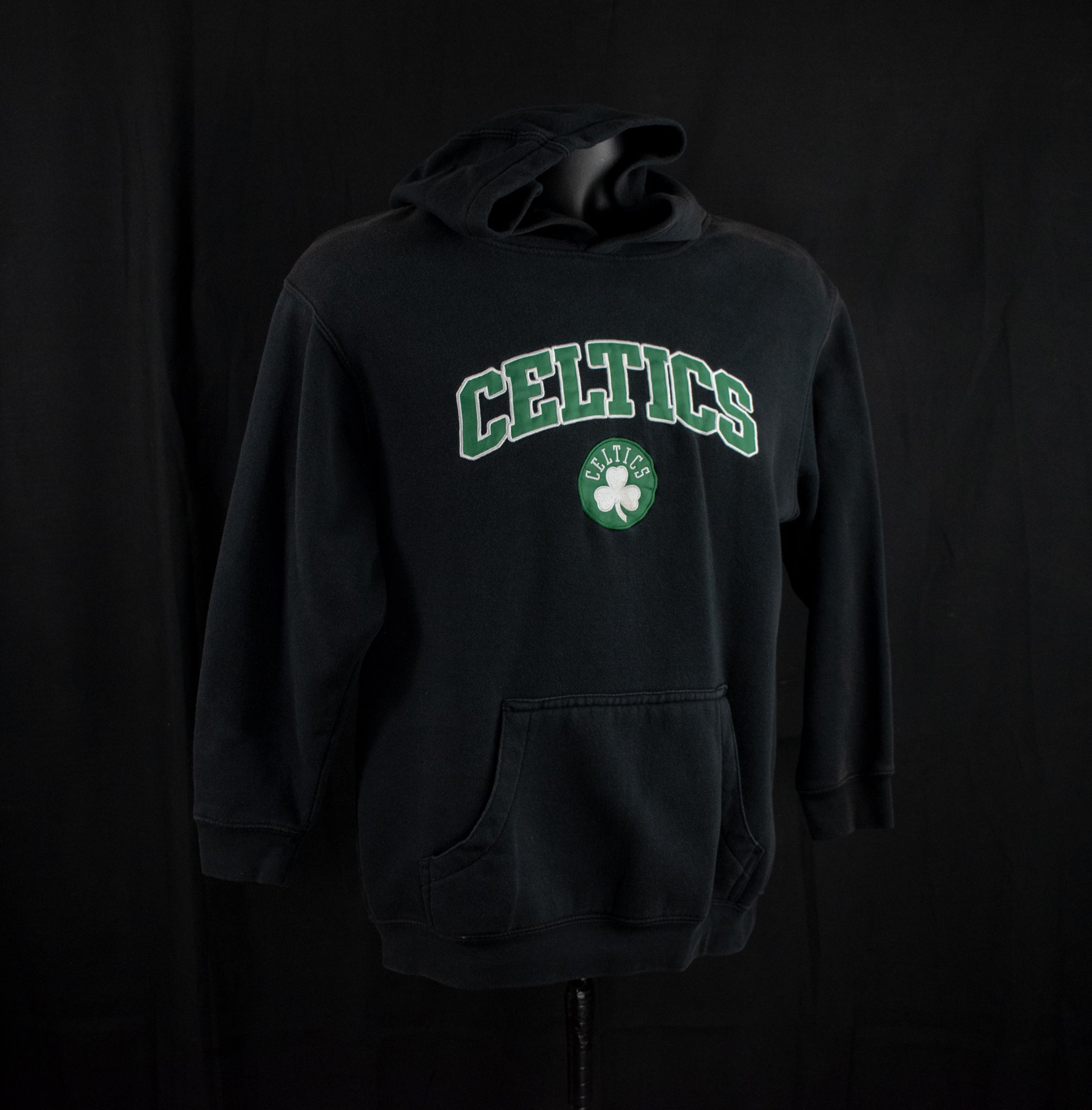 Boston Celtics NBA Basketball X-Large Sweatshirt Faded Shoulder Adult Hoodie Pullover Black