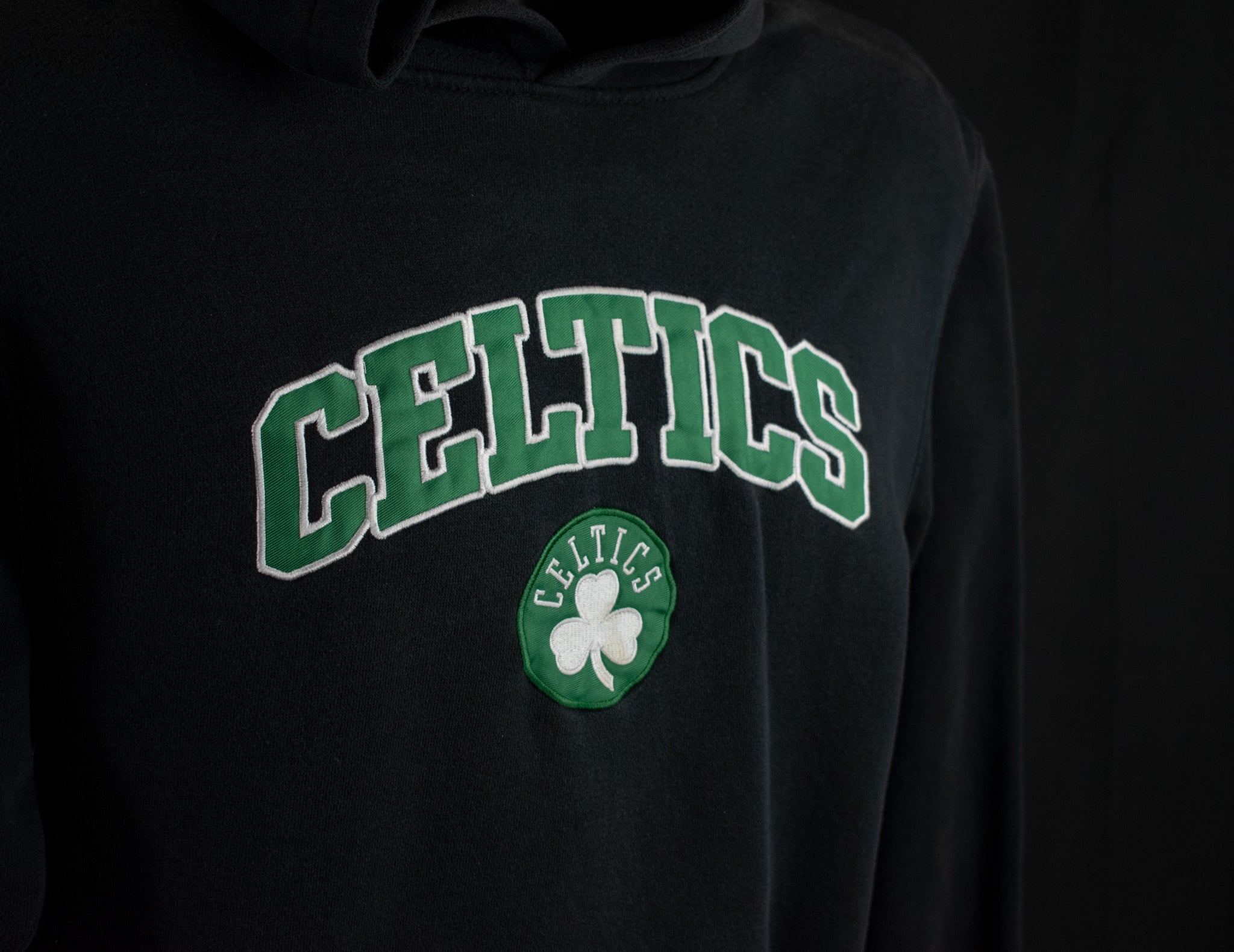 Boston Celtics NBA Basketball X-Large Sweatshirt Faded Shoulder Adult Hoodie Pullover Black