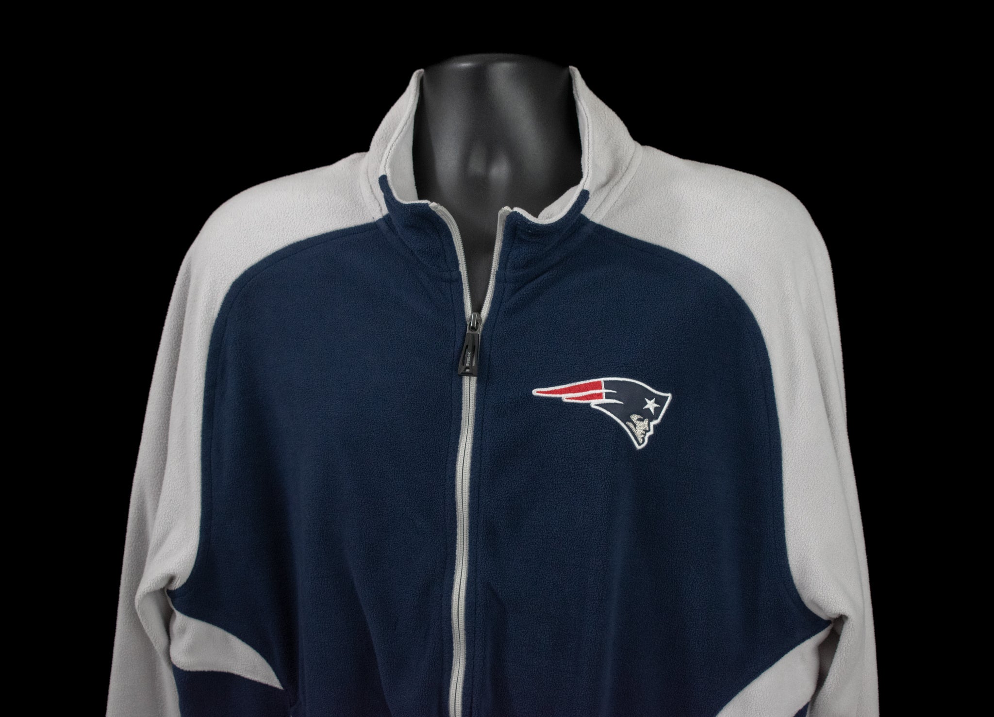 New England Patriots mens Fleece Jacket Soft Used NFL Football Large ZIP Up