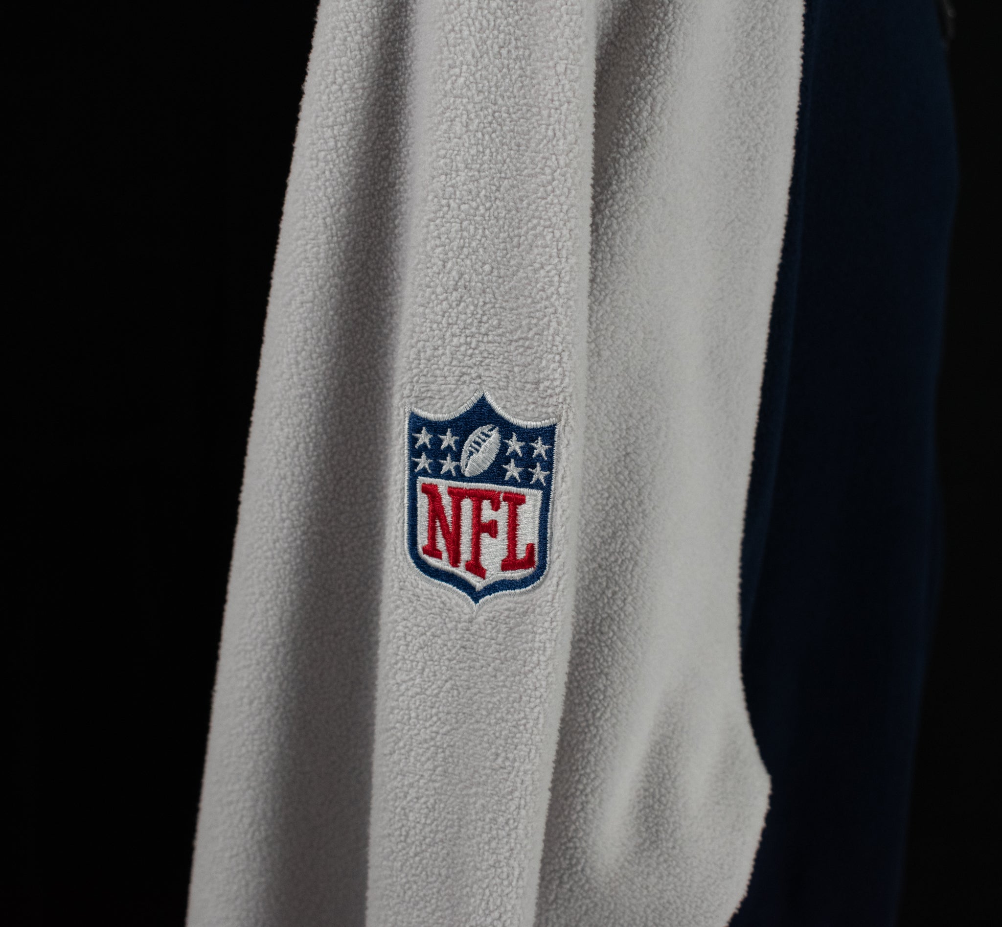 New England Patriots mens Fleece Jacket Soft Used NFL Football Large ZIP Up