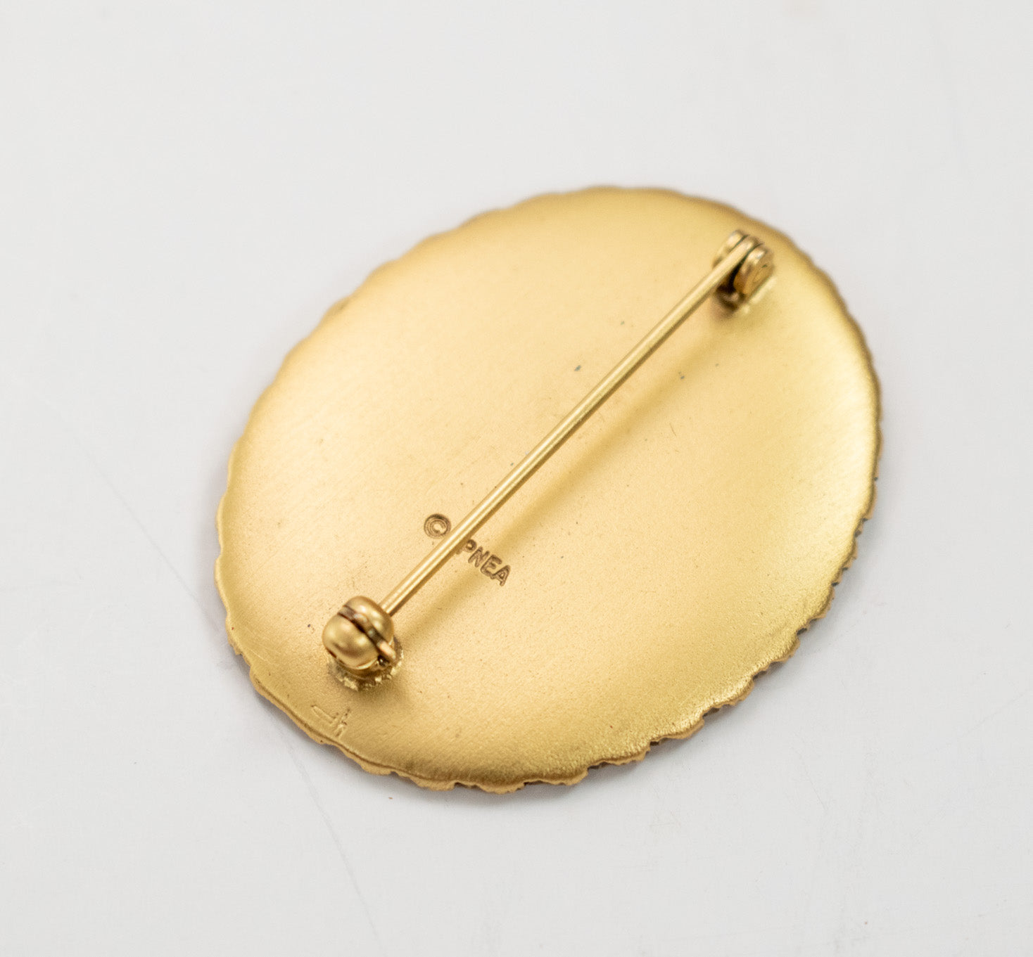 Vintage Brooch Pin Gold and black SPNEA 1 and half inch Decretive pin Victorian