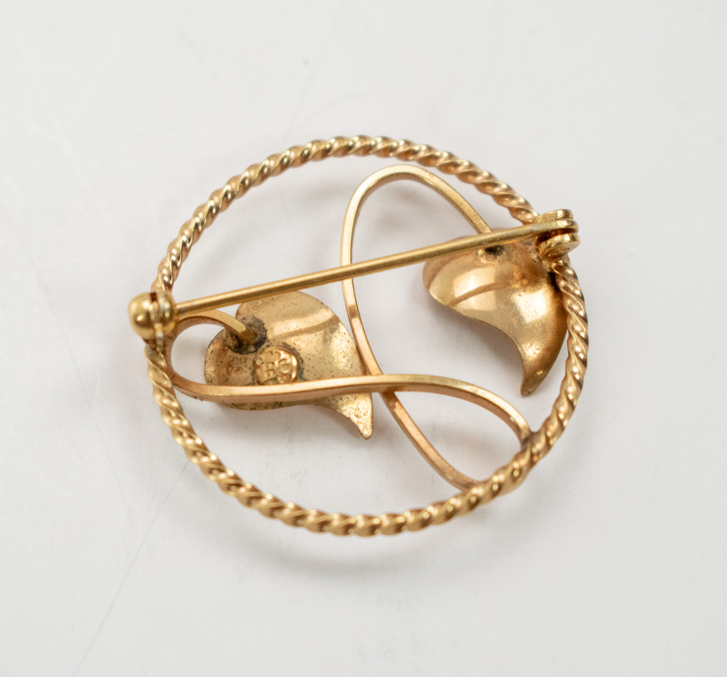 Brooch Pin golden two heart leaf bonded circle gold pendant sweater pin