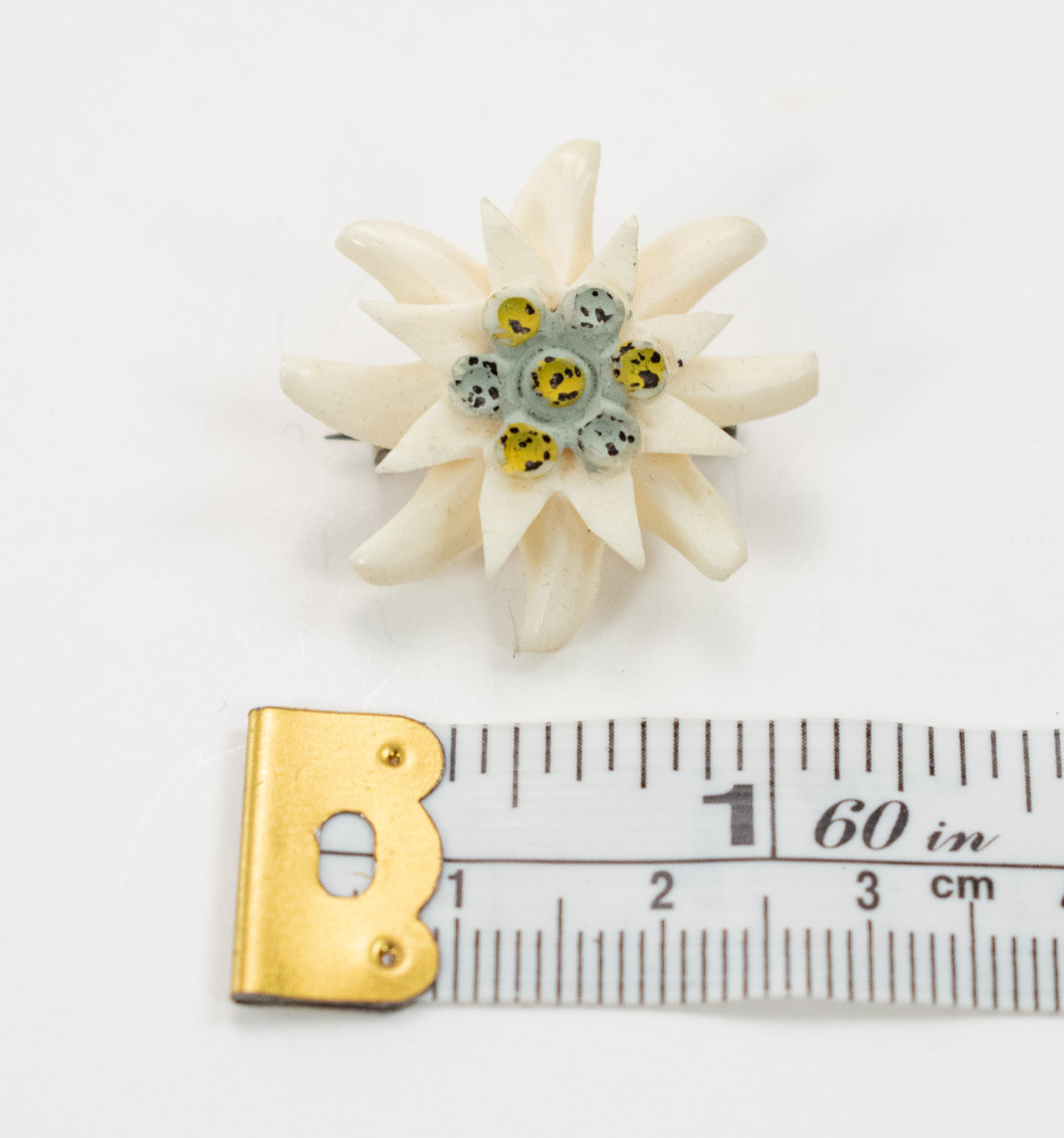 Vintage Plastic Pin Collectible Vintage Pin Used Plastic white flower Pin