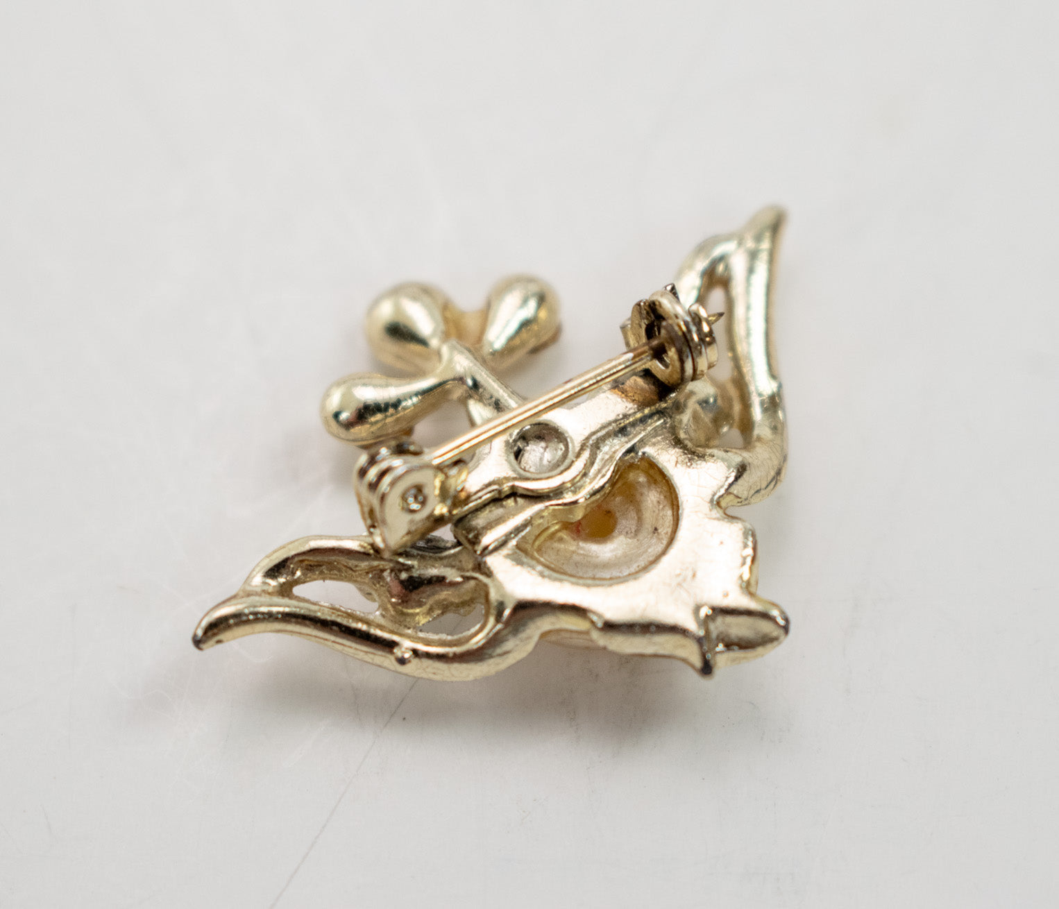 Brooch Pin Collectible Vintage Pin Used Fish 1 inch Stone and gold plated pearl