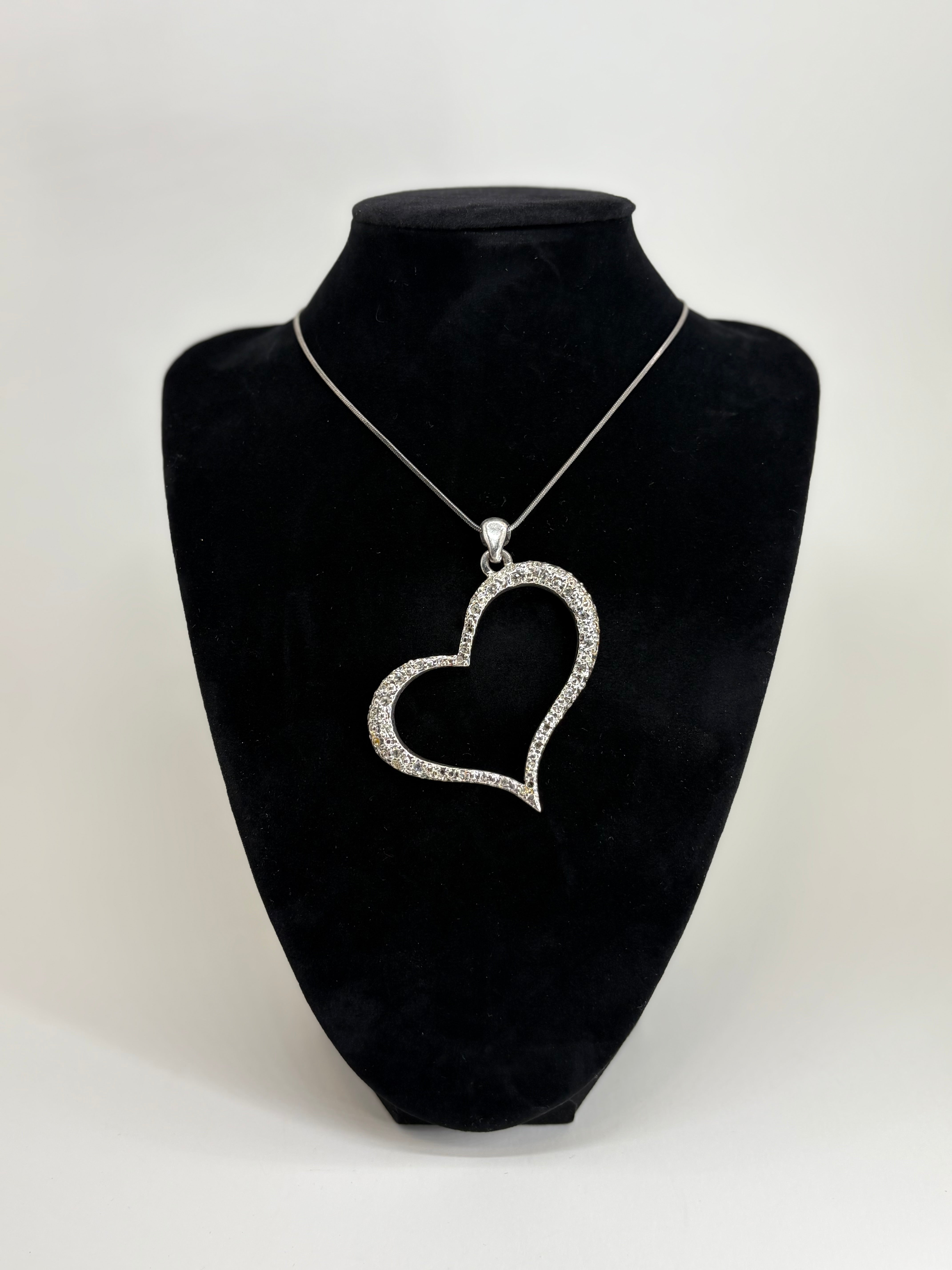 Retro Y-2k Style Necklace with Heart Pendant 11"
