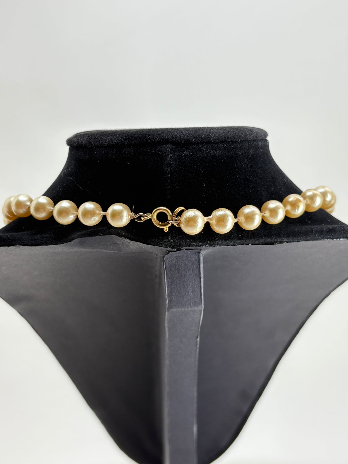 Vintage Faux Pearl Necklace 8.5"