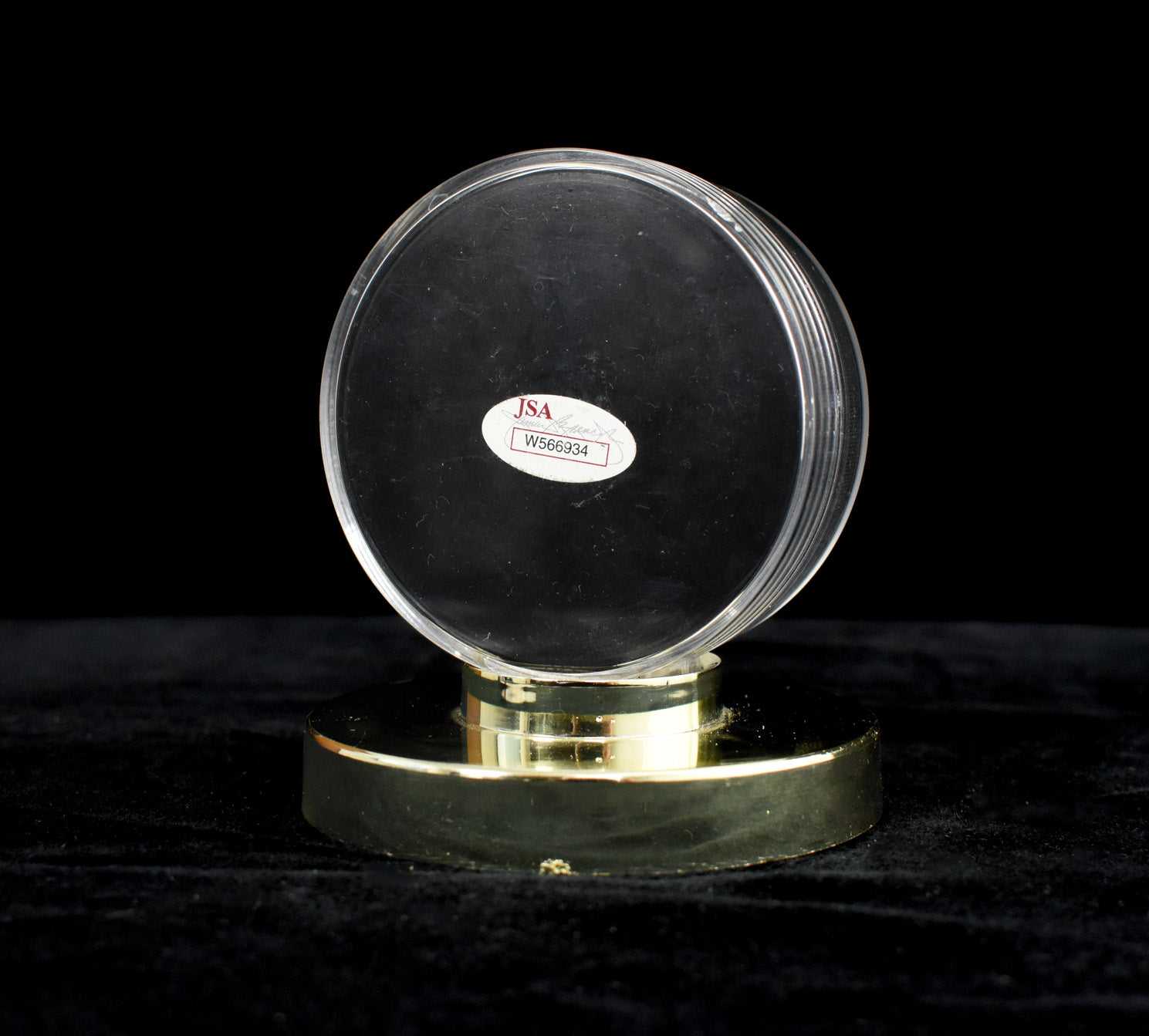 Bobby Hull Chicago Black Hawks NHL Autographed Hockey Puck Signed W COA JSA