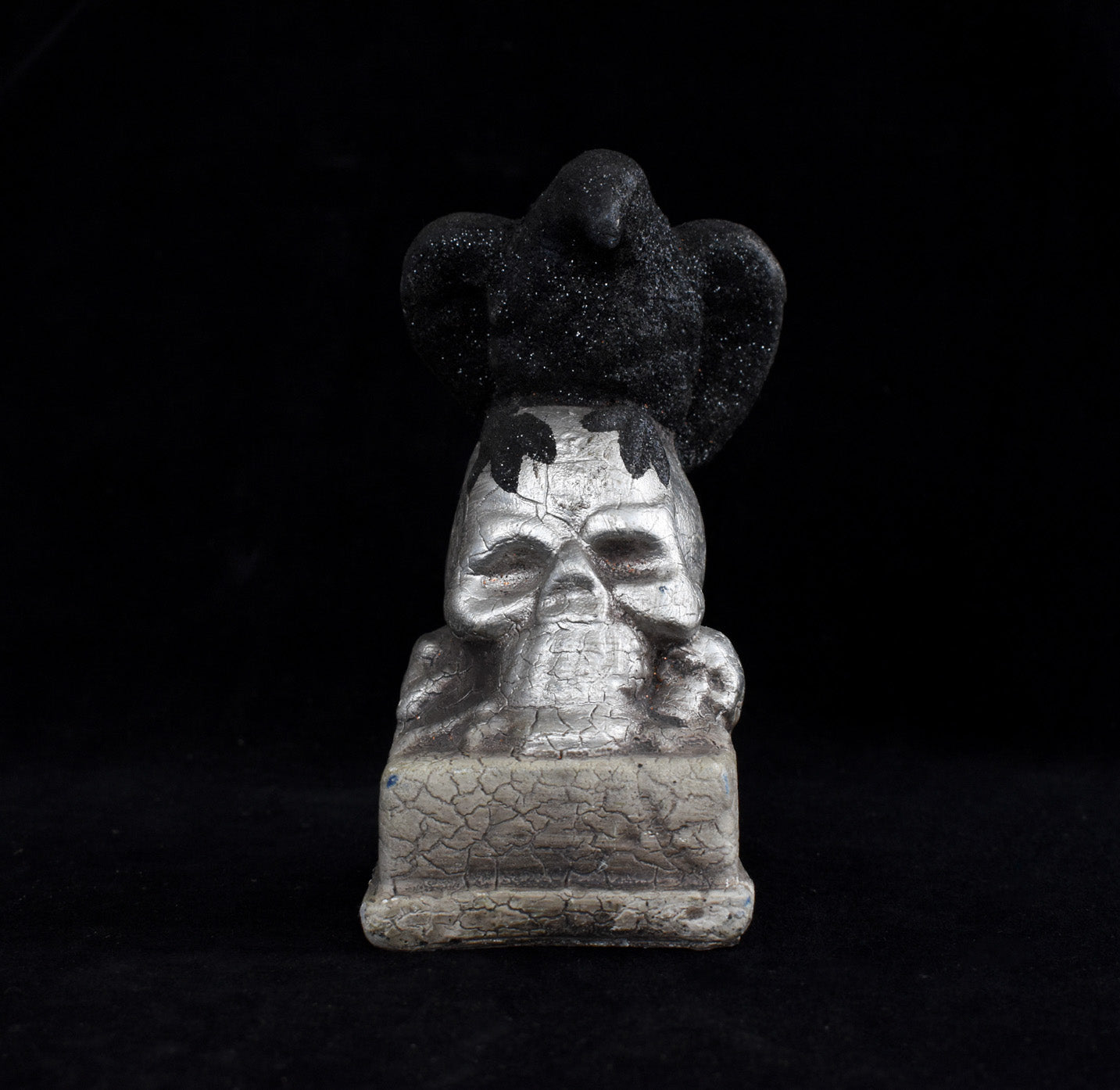 Skull and crow Halloween Decorative Display Statue Used 6 inch Heavy