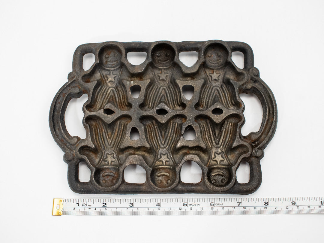 Vintage Cast Iron Mold Six Gingerbread Men Corn bread Muffin Pan Used