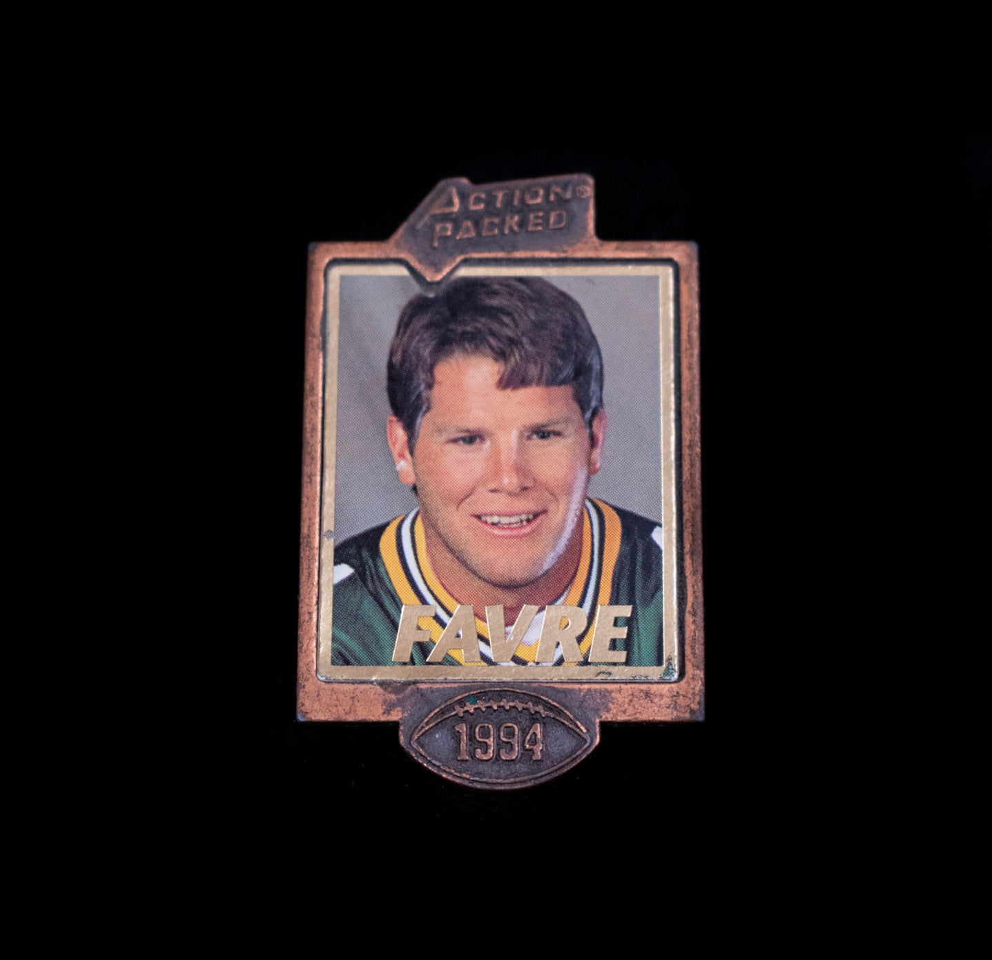 1994 ACTION PACKED FOOTBALL BRETT FAVRE QUARTERBACK CLUB LAPEL PIN PACKERS