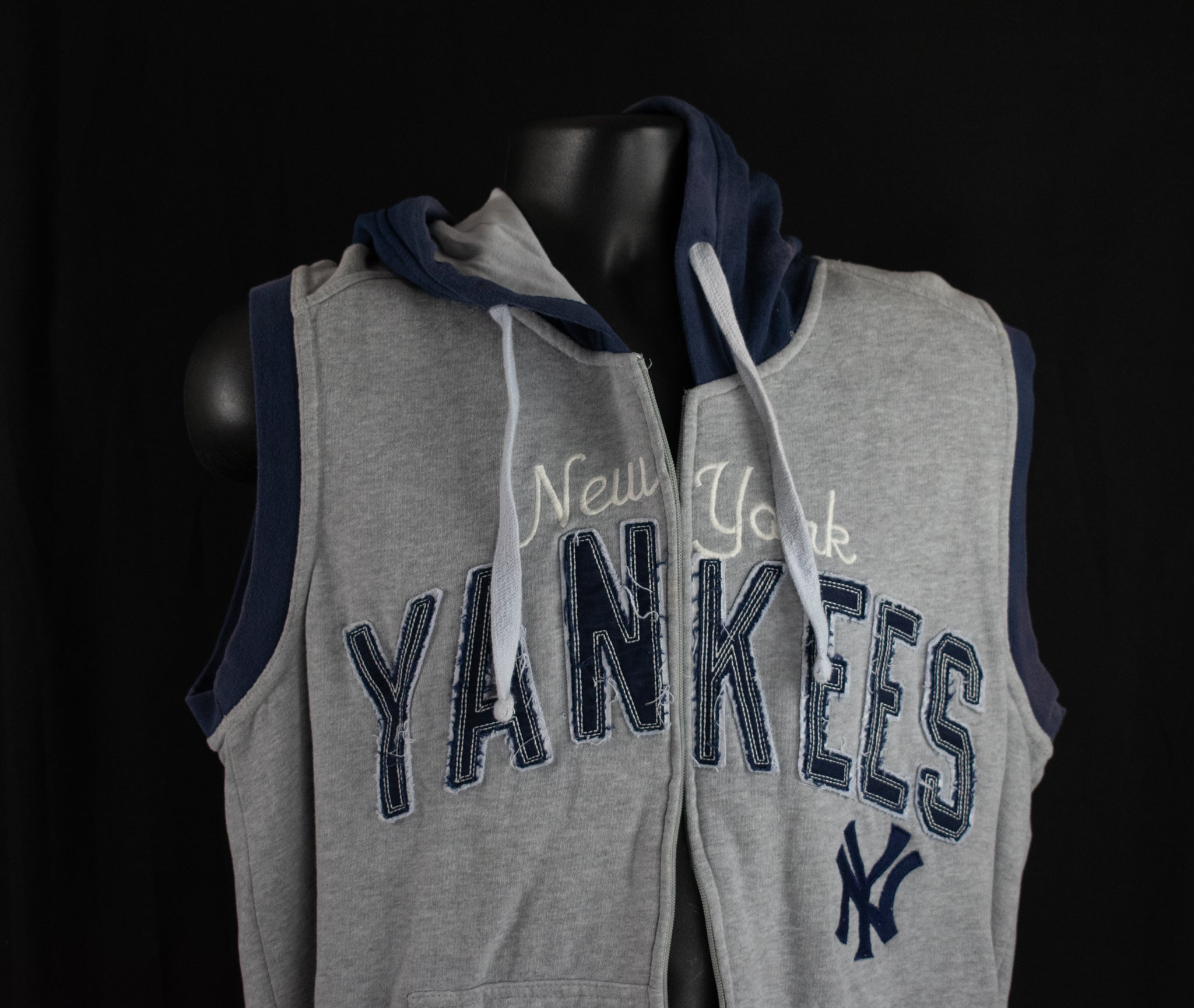 New York Yankees Cutoff Sweater Vest Blue Gray Hoodie Genuine Merchandise Large MLB