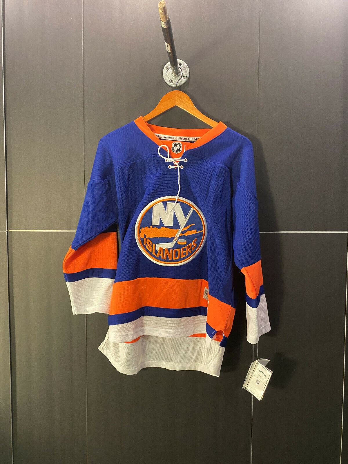 Reebok Licensed NHL New York Islanders Hockey Jersey XL / L NWT! Kids /Youth