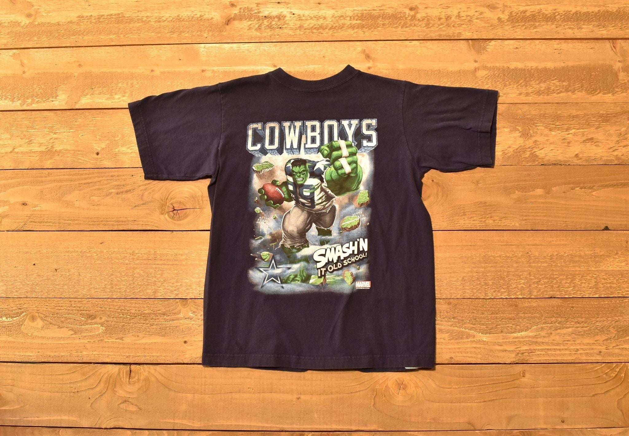 Cowboys Smash’n it Old School Marvel T-shirt Large Used youth t Shirt tee