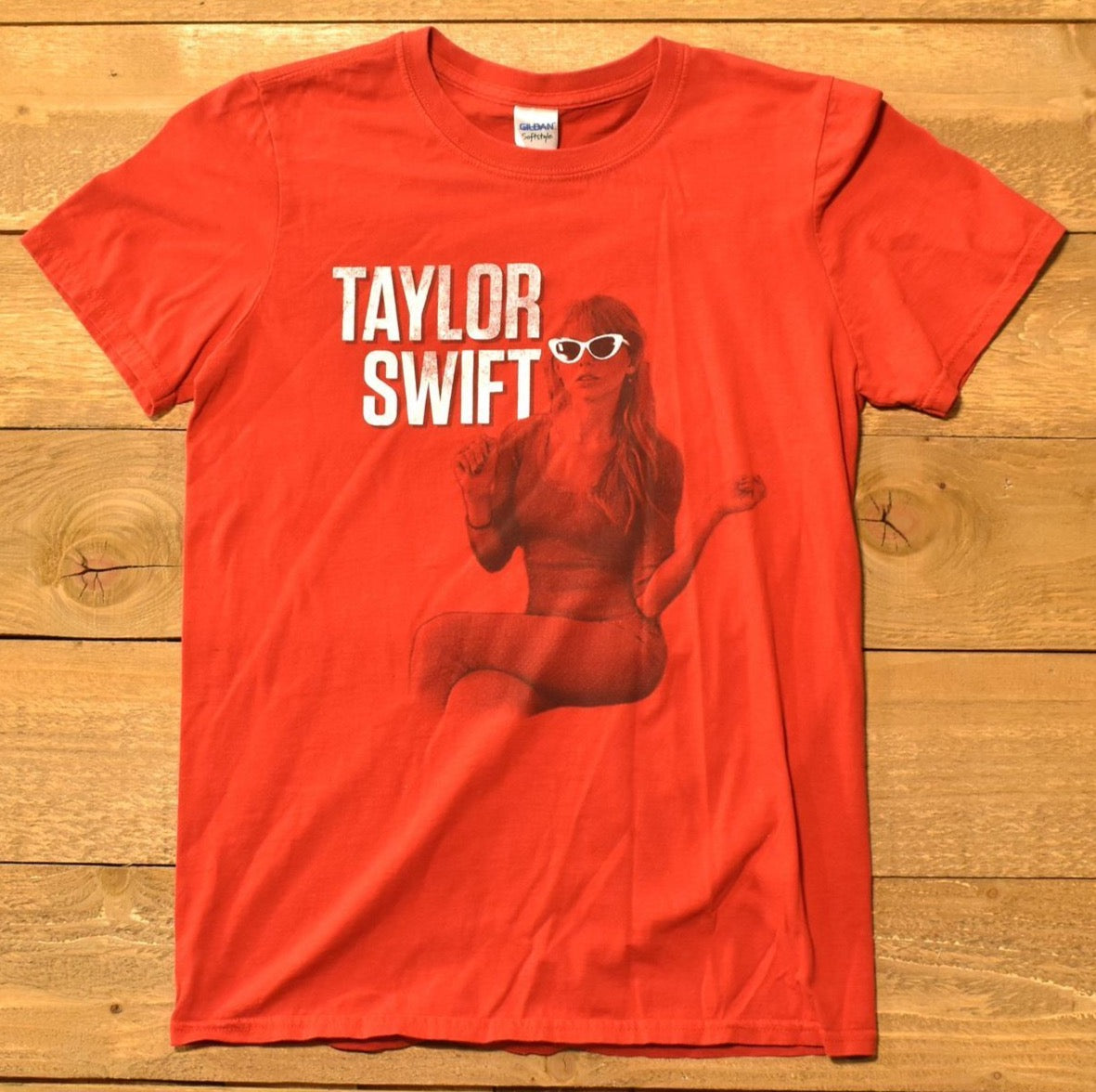 Taylor Swift Small Red T-shirt authentic Concert Shirt Female Small