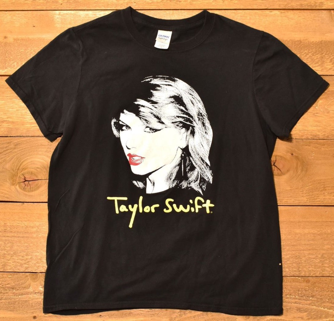 Taylor Swift Small t-shirt Used Soft Style Tee used