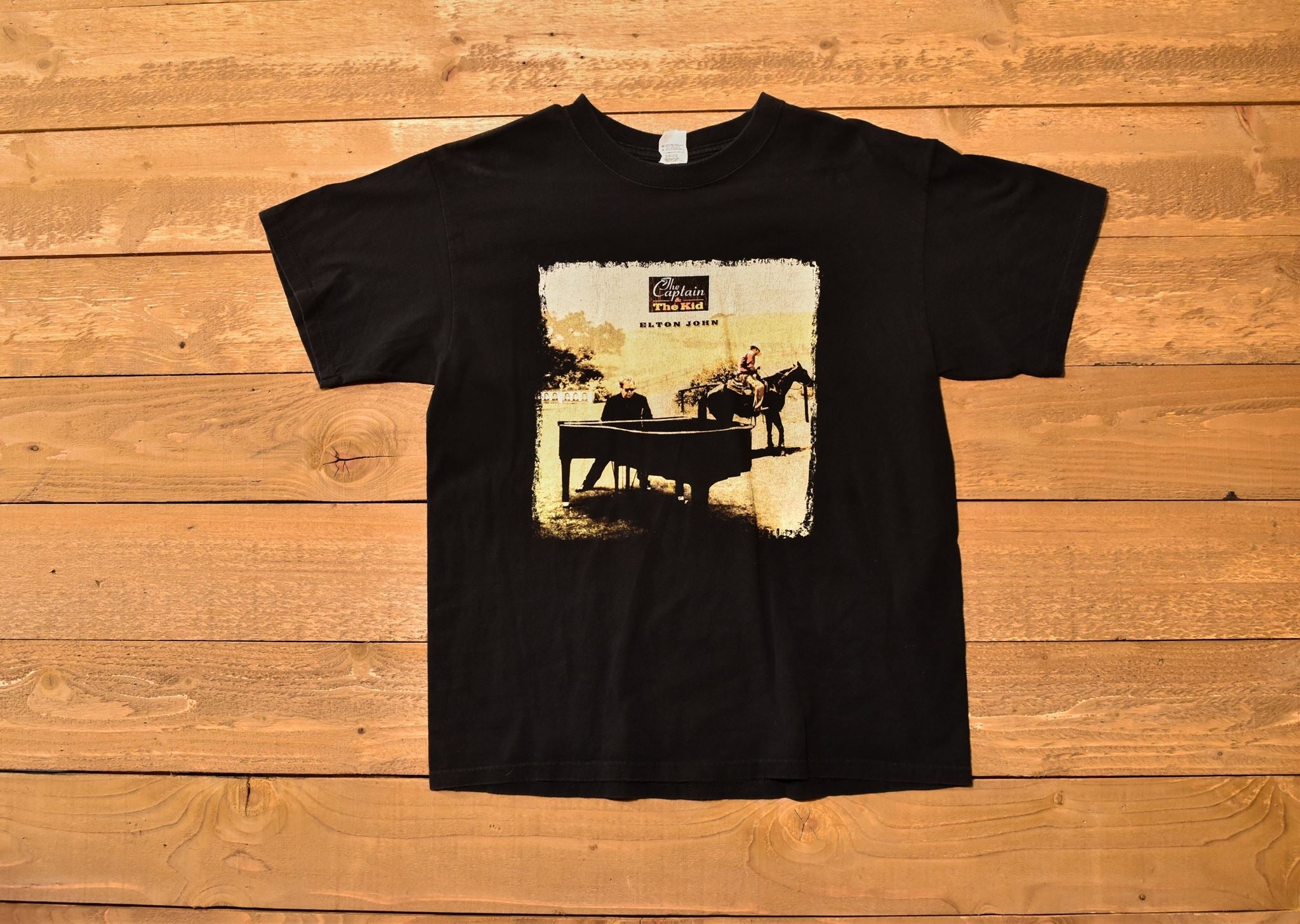 Elton John Large mens t shirt Large Concert tee Authentic Tour shirt